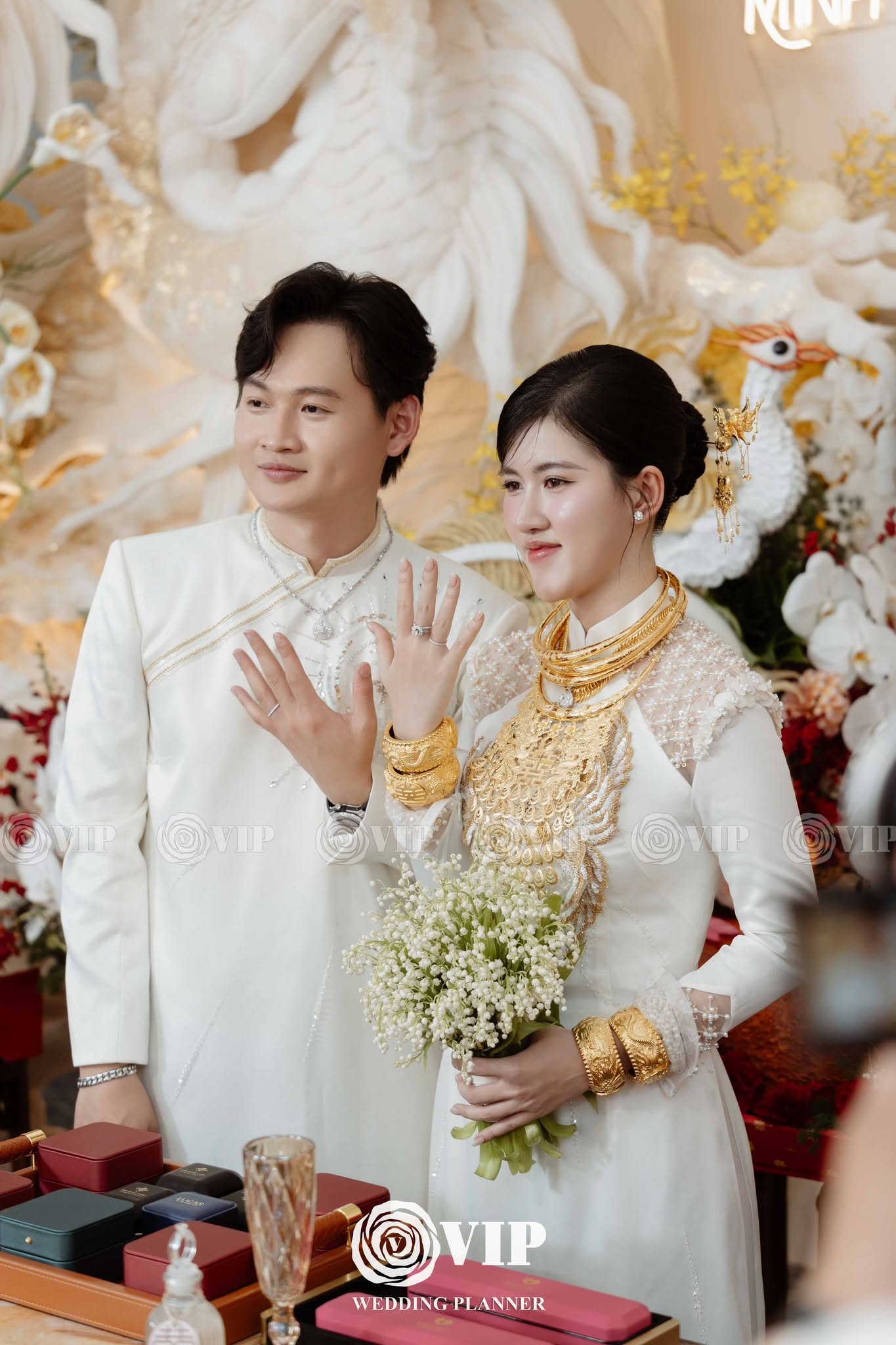 Đ&aacute;m cưới h&agrave;o m&ocirc;n hot dần dần MXH: Thiếu gia ng&agrave;nh xăng dầu cưới &aacute;i nữ tiệm v&agrave;ng- Ảnh 11.
