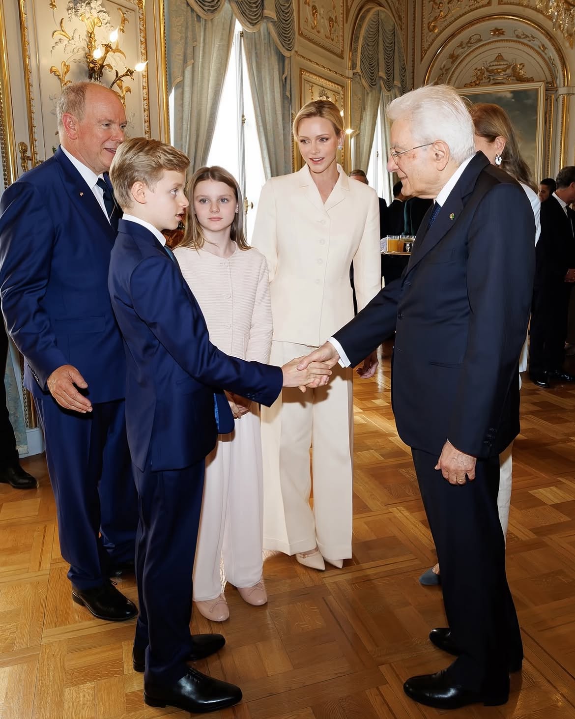 Hình ảnh mới nhất của Jacques và Gabriella tại lễ đón Tổng thống Italy ở Monaco - Ảnh 2. Hình ảnh mới nhất của Jacques và Gabriella tại lễ đón Tổng thống Italy ở Monaco - Ảnh 2.