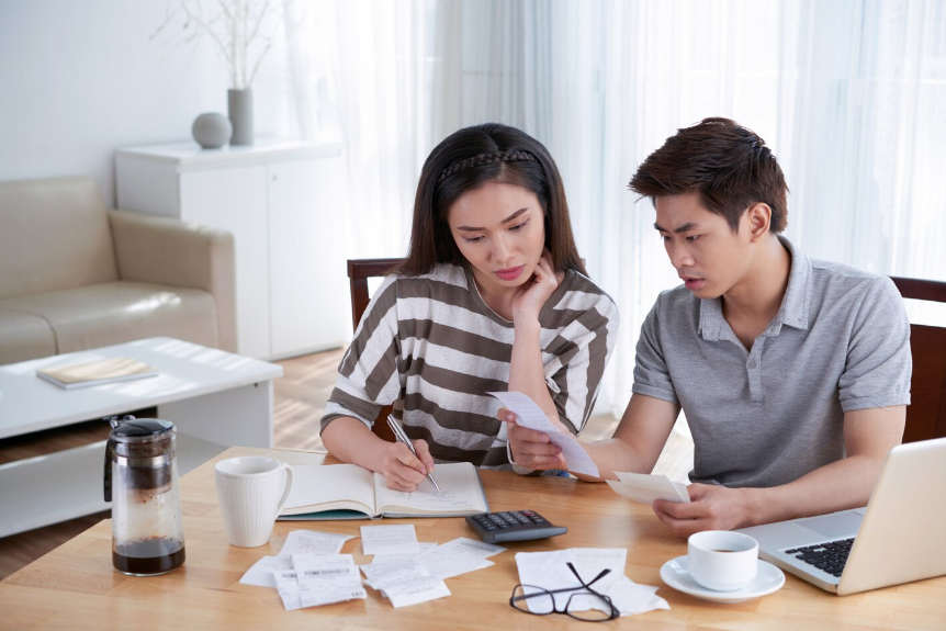 Chồng đưa mẹ giữ hộ tiền suốt nhiều năm, đến khi t&ocirc;i muốn 