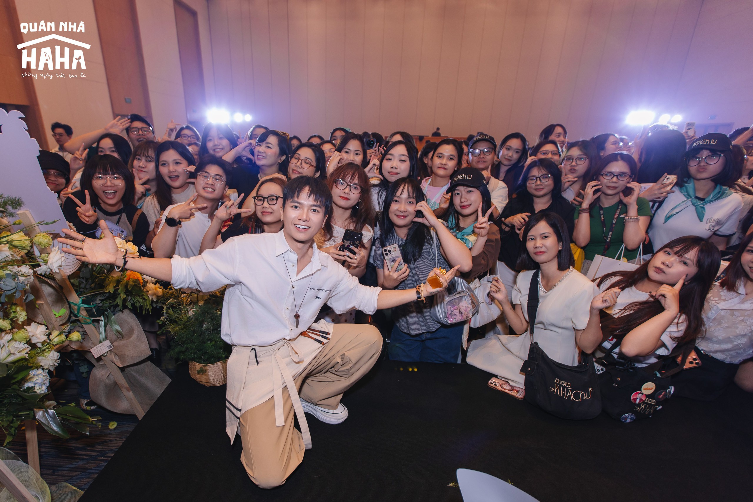 Gallery - Jun Phạm stress đến mức muốn lột tạp dề bỏ vào nằm máy lạnh khi mở Quán Nhà Haha - image 7