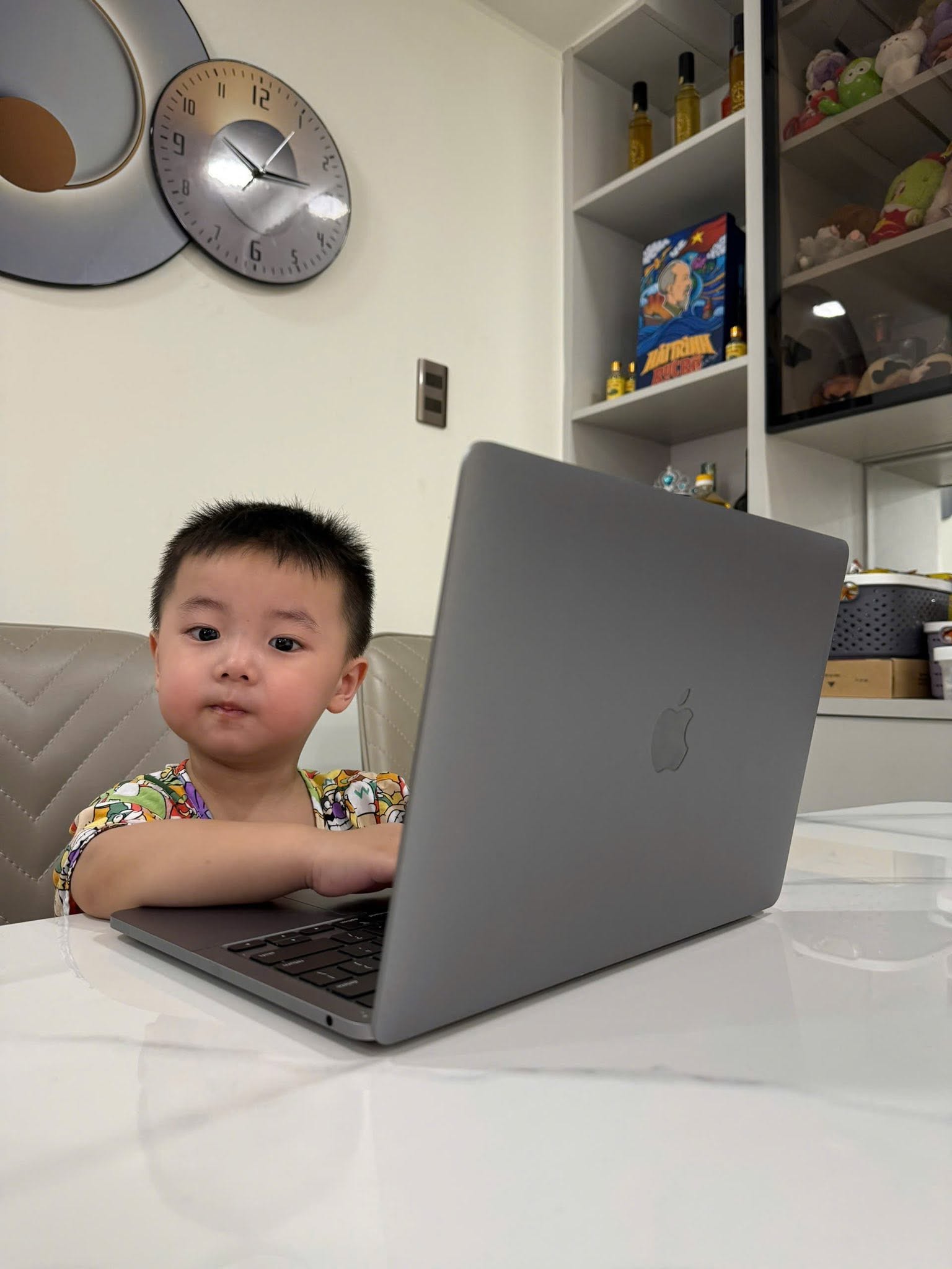 Qu&aacute;ch Ngọc Tuy&ecirc;n cưới vợ k&eacute;m 16 tuổi, con trai l&ecirc;n 3 tuổi điển trai, kh&ocirc;i ng&ocirc; chuẩn điện ảnh - Ảnh 3.