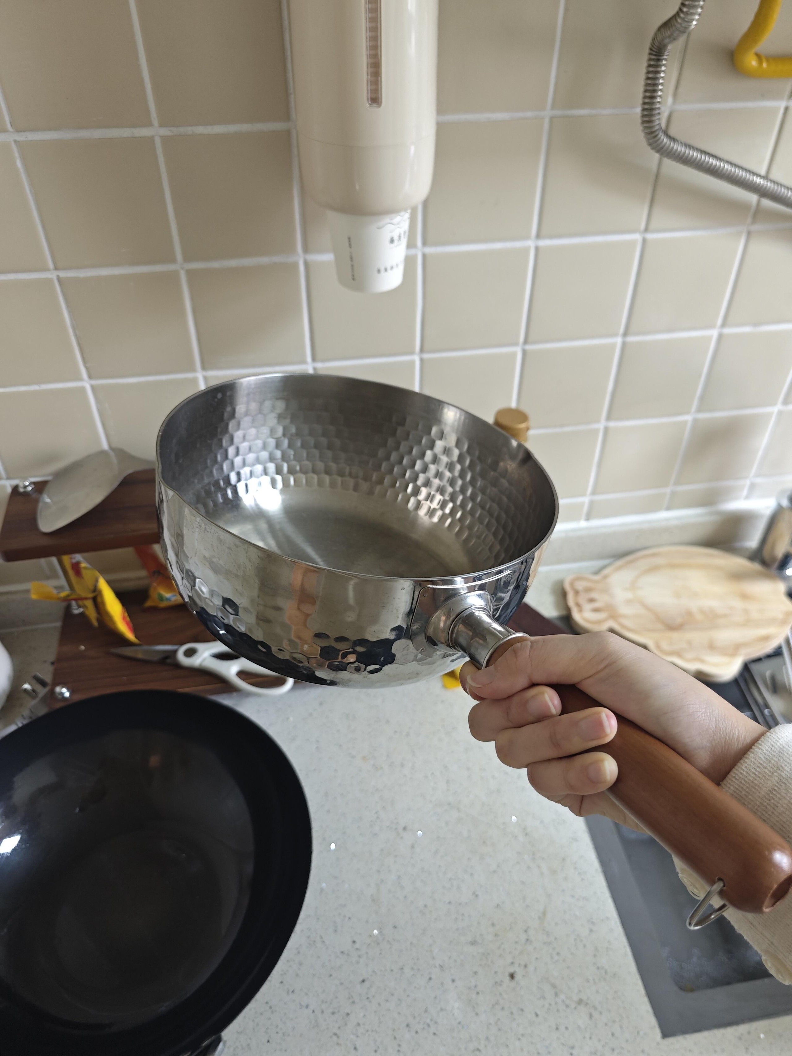 Dọn lại căn bếp t&ocirc;i mới nhận ra: Nồi chảo mua cả đống nhưng thực ra chỉ cần 3 m&oacute;n l&agrave; đủ - Ảnh 3.