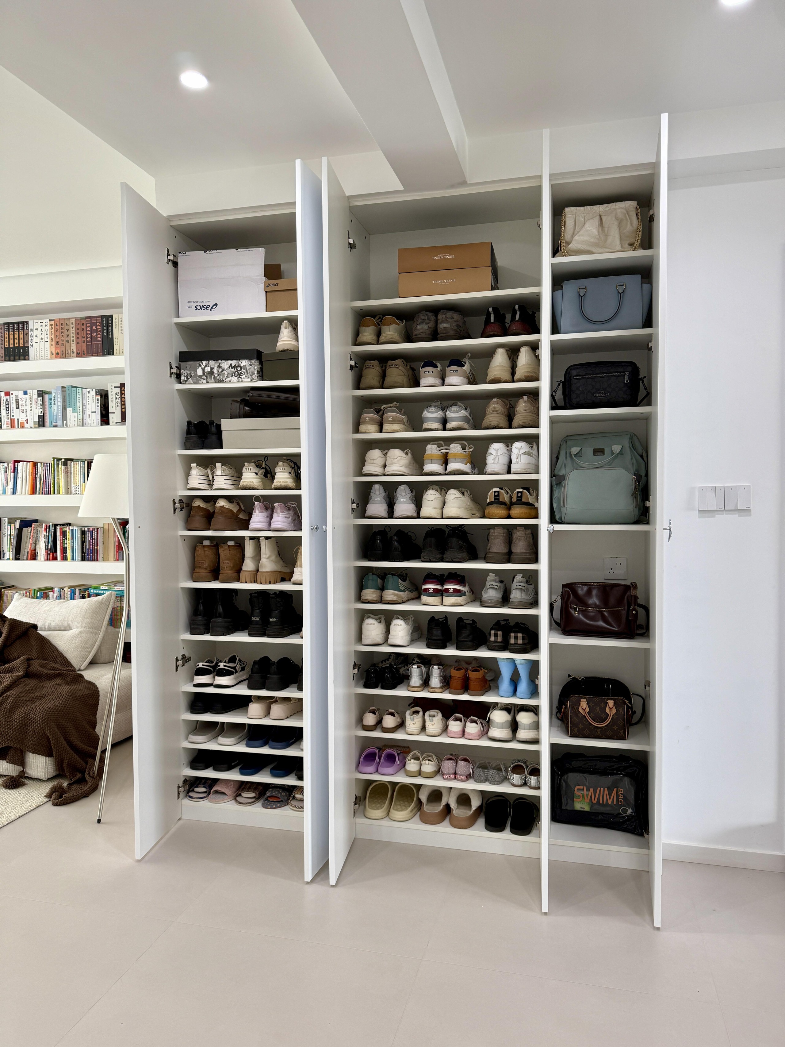 Sau 2 năm ở mới thấy 6 kiểu tủ n&agrave;y đ&aacute;ng tiền đến mức n&agrave;o: Kh&ocirc;ng cần đ&oacute;ng nhiều, sức chứa vẫn c&oacute; thể tăng gấp đ&ocirc;i - Ảnh 1.