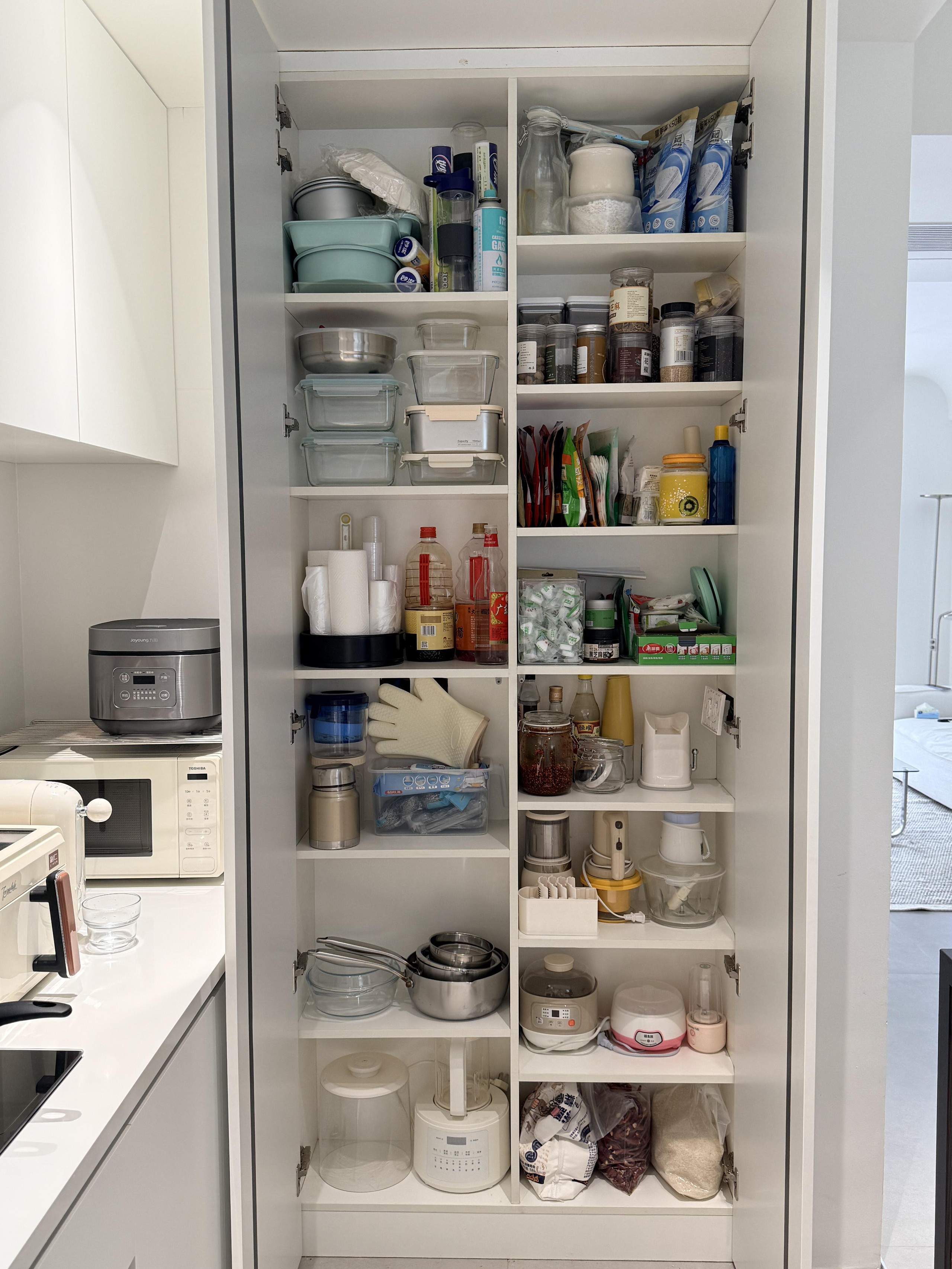 Sau 2 năm ở mới thấy 6 kiểu tủ n&agrave;y đ&aacute;ng tiền đến mức n&agrave;o: Kh&ocirc;ng cần đ&oacute;ng nhiều, sức chứa vẫn c&oacute; thể tăng gấp đ&ocirc;i - Ảnh 2.