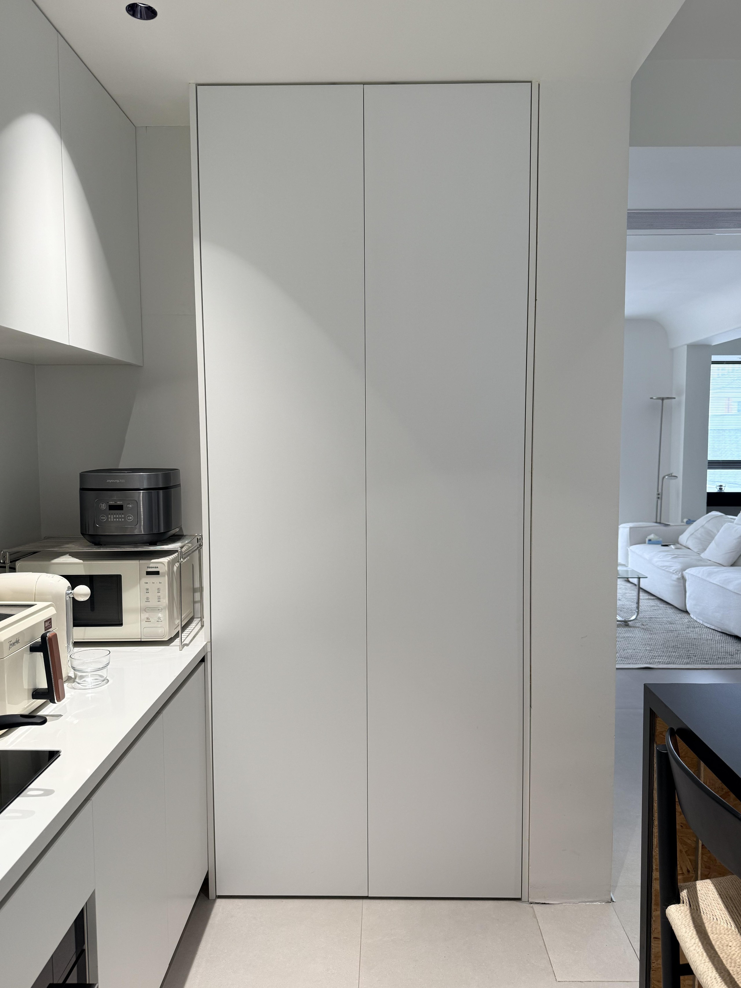 Sau 2 năm ở mới thấy 6 kiểu tủ n&agrave;y đ&aacute;ng tiền đến mức n&agrave;o: Kh&ocirc;ng cần đ&oacute;ng nhiều, sức chứa vẫn c&oacute; thể tăng gấp đ&ocirc;i - Ảnh 3.