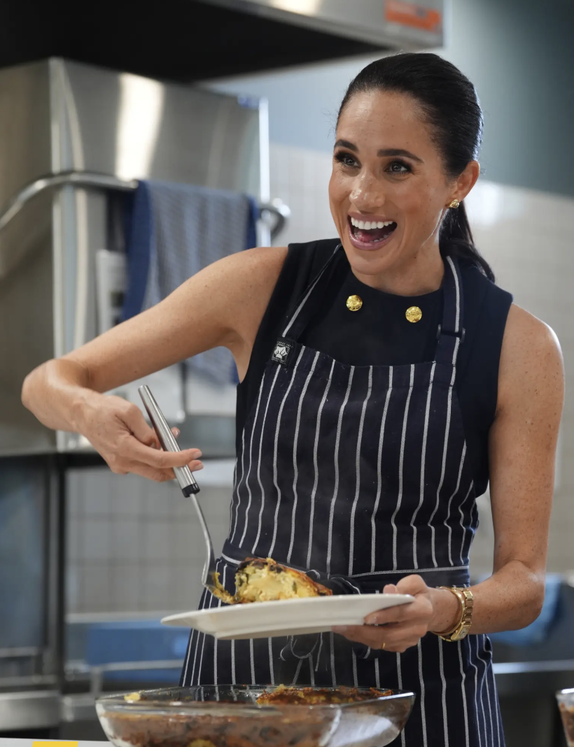 Meghan Markle cạnh tranh với Buckingham Palace qua bộ sưu tập lễ hội 2026 - Ảnh 1.