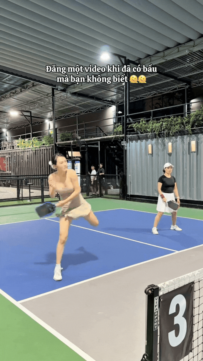 Vũ Th&uacute;y Quỳnh c&oacute; bầu nhưng vẫn đi đ&aacute;nh pickle ball, tiết lộ l&yacute; do giấu giếm chuyện mang bầu - Ảnh 1.