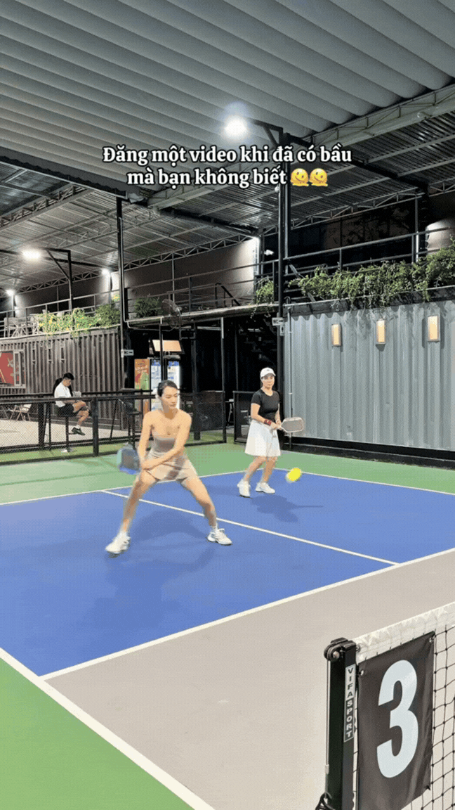 Vũ Th&uacute;y Quỳnh c&oacute; bầu nhưng vẫn đi đ&aacute;nh pickle ball, tiết lộ l&yacute; do giấu giếm chuyện mang bầu - Ảnh 2.