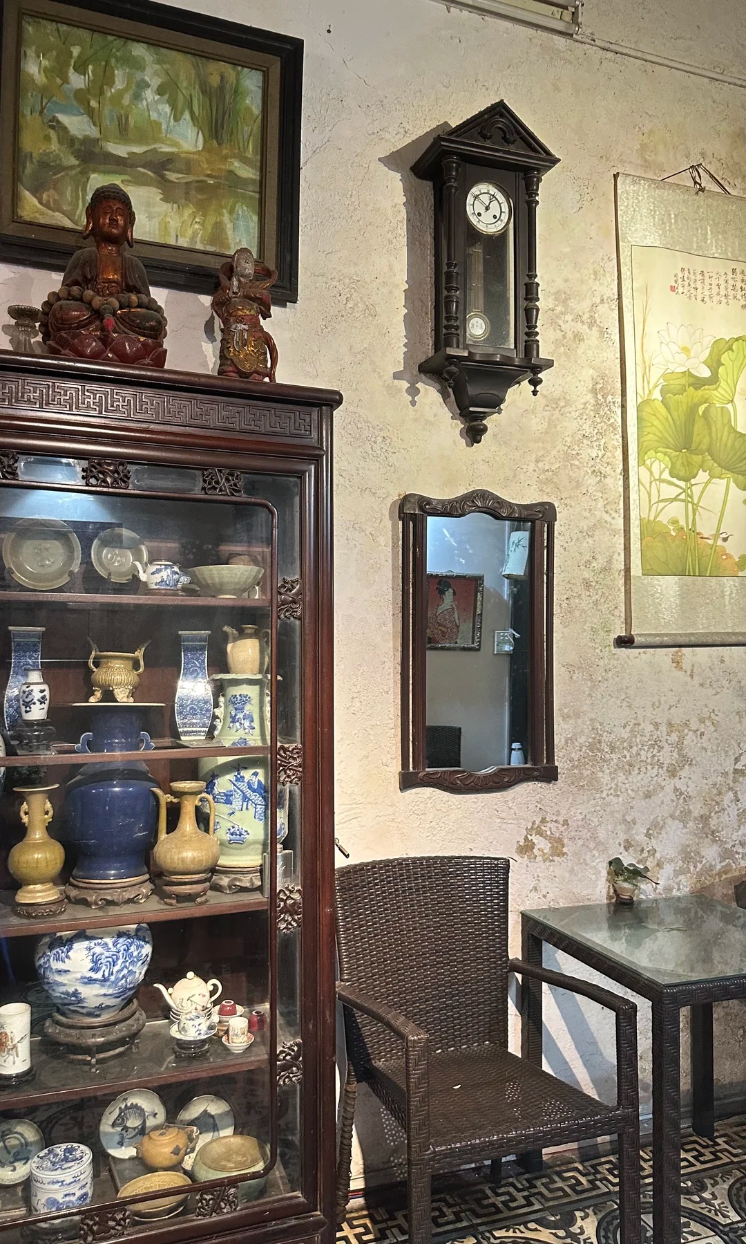 Kh&aacute;m ph&aacute; Caf&eacute; phố Cổ ẩn m&igrave;nh giữa phố Cổ H&agrave; Nội với kh&ocirc;ng gian đậm chất &Aacute; Đ&ocirc;ngQu&aacute;n c&agrave; ph&ecirc; &ldquo;ẩn m&igrave;nh&rdquo; giữa phố cổ H&agrave; Nội, bước qua một tiệm lụa mới thấy, kh&ocirc;ng gian đậm chất &Aacute; Đ&ocirc;ng khiến kh&aacute;ch Trung m&ecirc; mẩn - Ảnh 18.