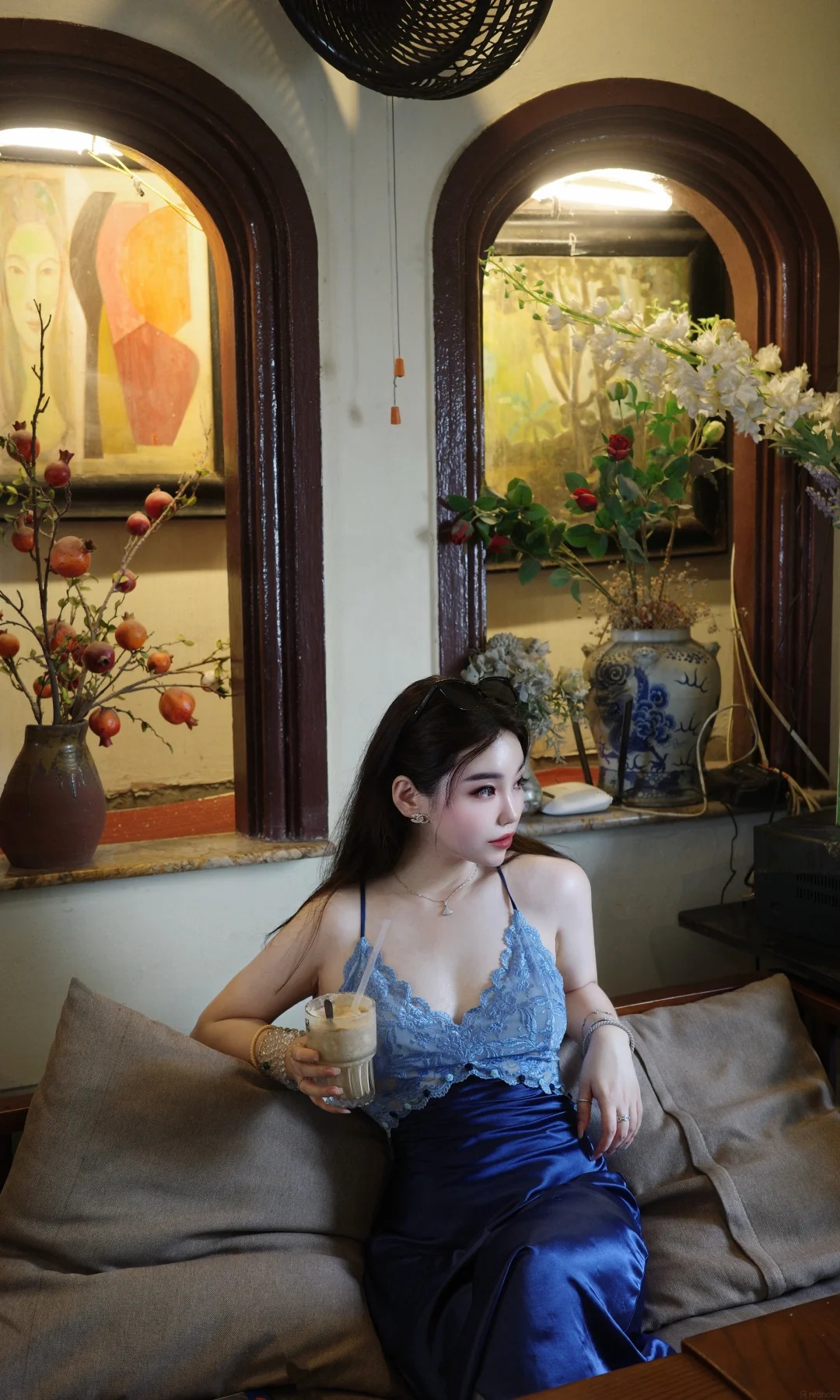 Kh&aacute;m ph&aacute; Caf&eacute; phố Cổ ẩn m&igrave;nh giữa phố Cổ H&agrave; Nội với kh&ocirc;ng gian đậm chất &Aacute; Đ&ocirc;ngQu&aacute;n c&agrave; ph&ecirc; &ldquo;ẩn m&igrave;nh&rdquo; giữa phố cổ H&agrave; Nội, bước qua một tiệm lụa mới thấy, kh&ocirc;ng gian đậm chất &Aacute; Đ&ocirc;ng khiến kh&aacute;ch Trung m&ecirc; mẩn - Ảnh 1.