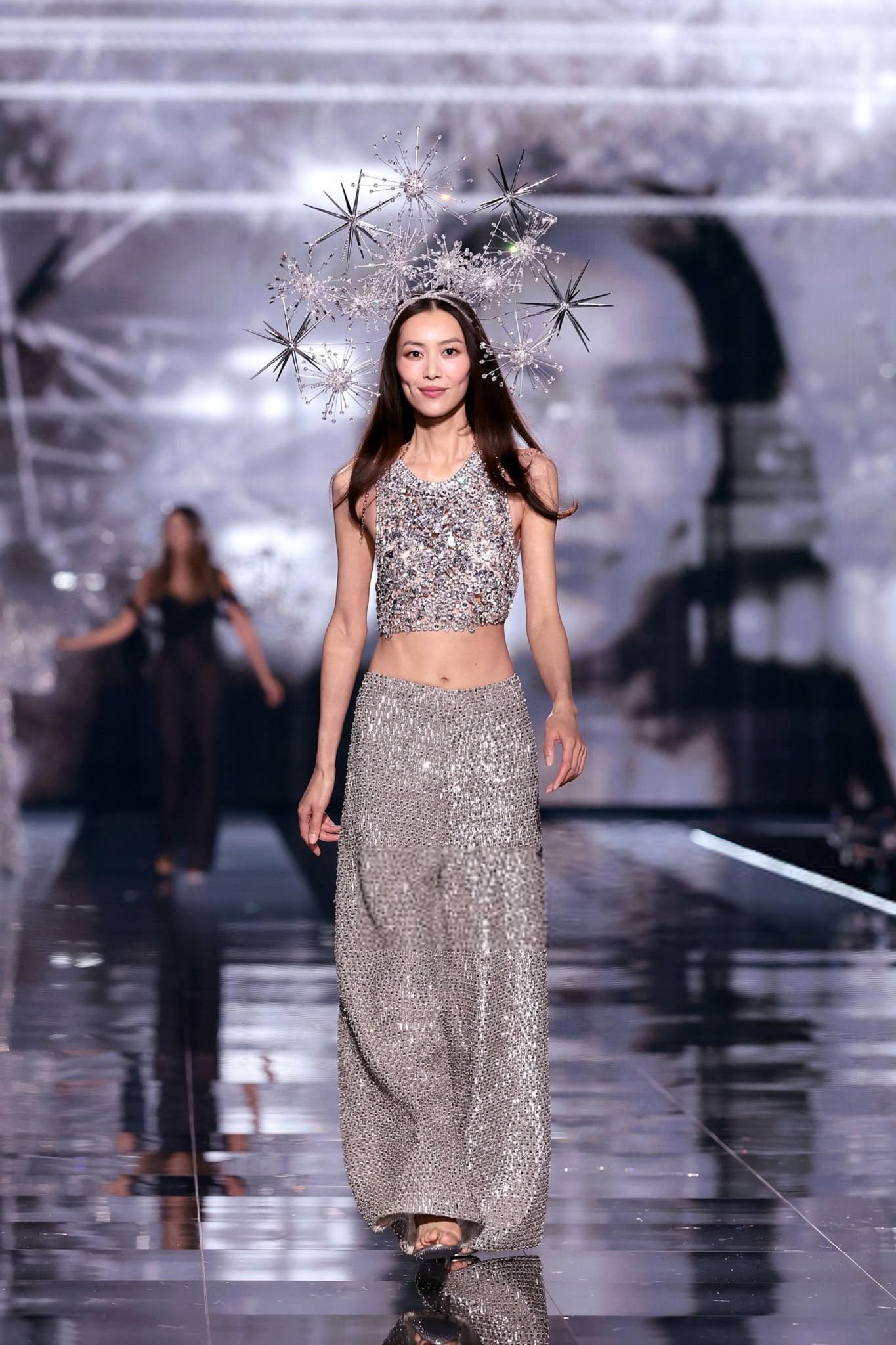 Lưu Văn trở lại Victoria ' s Secret Fashion Show 2026: H&agrave;nh tr&igrave;nh của si&ecirc;u mẫu ch&acirc;u &Aacute; - Ảnh 5.