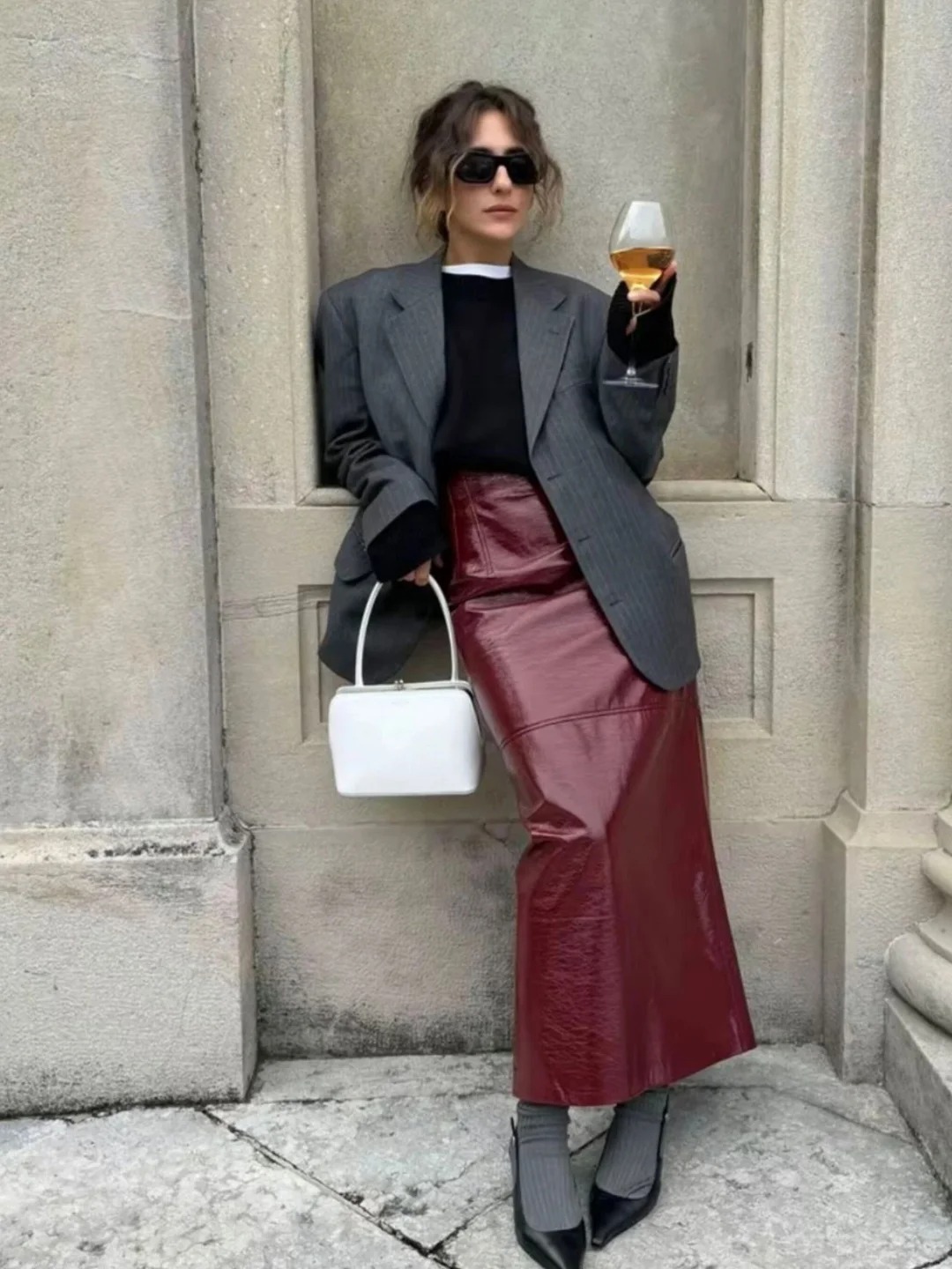 Kh&ocirc;ng cần đồ cầu kỳ, blazer phối v&aacute;y d&agrave;i vẫn tạo n&ecirc;n vẻ thanh lịch chuẩn old money - Ảnh 3.