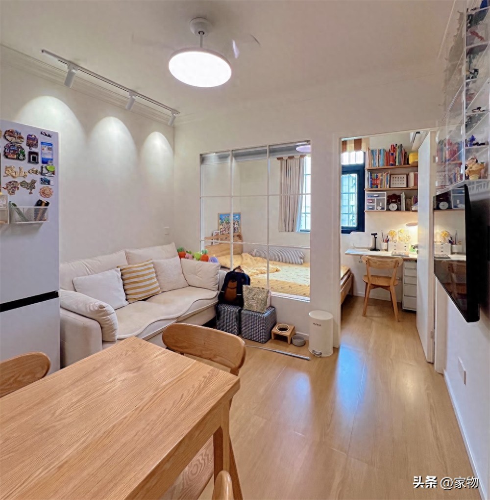 Căn hộ cũ 37m&sup2; ở trung t&acirc;m th&agrave;nh phố: Chia đ&ocirc;i ph&ograve;ng kh&aacute;ch l&agrave;m th&ecirc;m ph&ograve;ng ngủ, gia đ&igrave;nh 3 người vẫn sống thoải m&aacute;i - Ảnh 1.