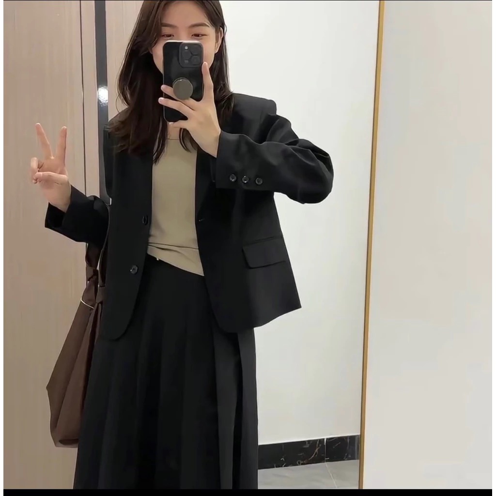 Kh&ocirc;ng cần đồ cầu kỳ, blazer phối v&aacute;y d&agrave;i vẫn tạo n&ecirc;n vẻ thanh lịch chuẩn old money - Ảnh 6.