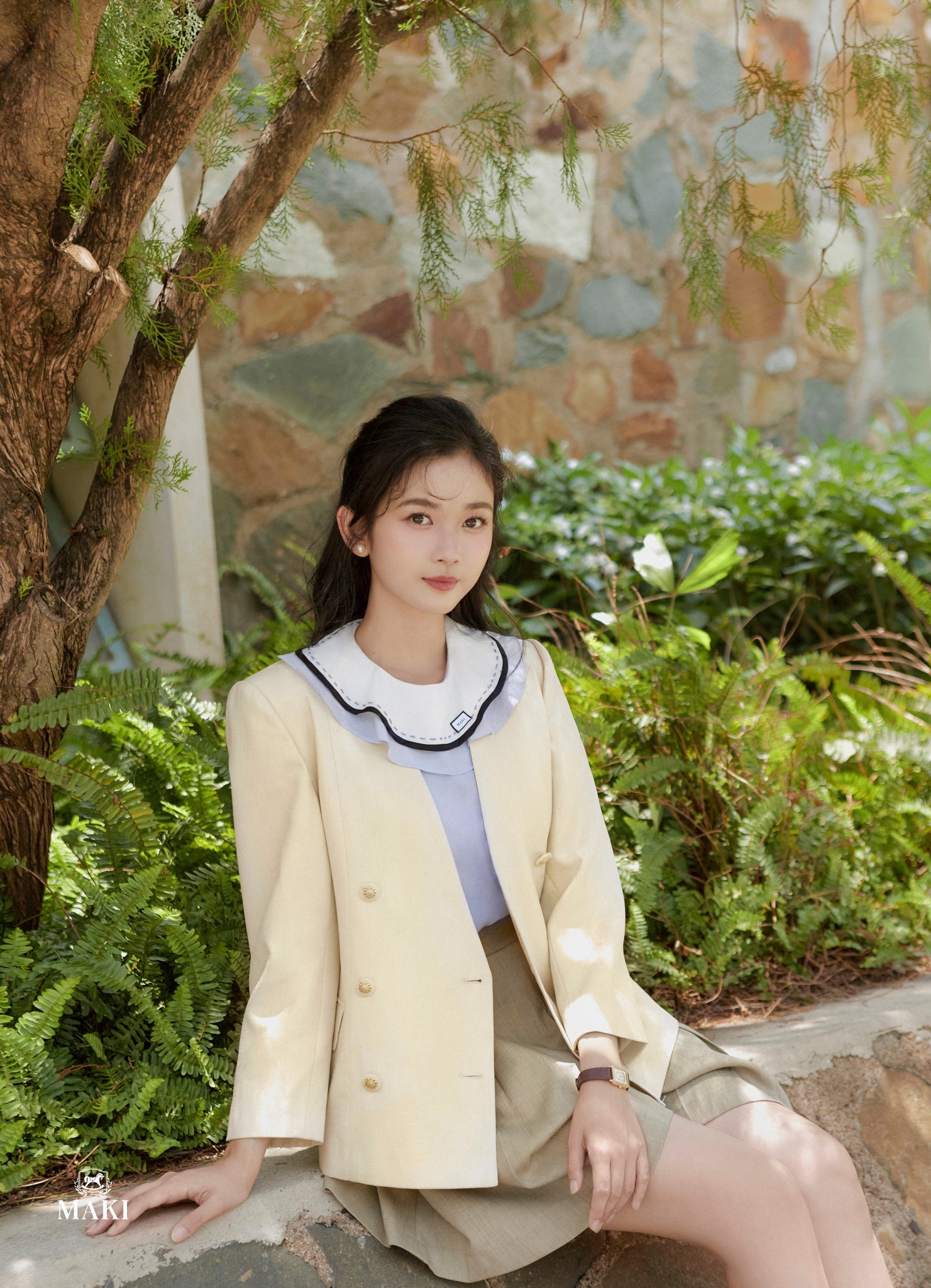 Kh&ocirc;ng cần đồ cầu kỳ, blazer phối v&aacute;y d&agrave;i vẫn tạo n&ecirc;n vẻ thanh lịch chuẩn old money - Ảnh 8.