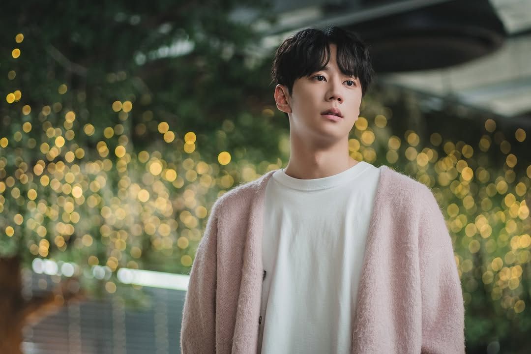 Lee Jun Young nổi bật hơn sau nhập ngũ với kiểu t&oacute;c 3 ph&acirc;n nam t&iacute;nh - Ảnh 8.
