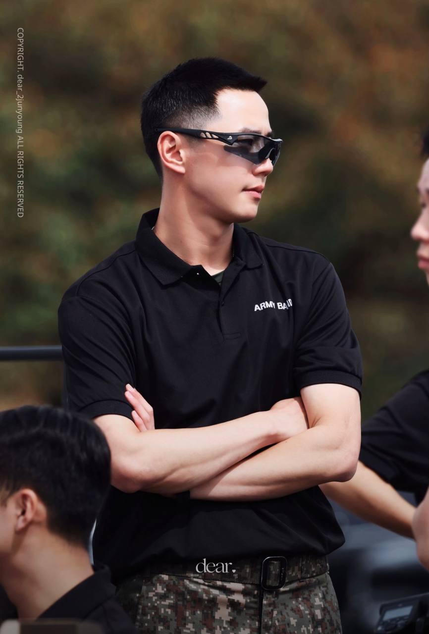 Lee Jun Young nổi bật hơn sau nhập ngũ với kiểu t&oacute;c 3 ph&acirc;n nam t&iacute;nh - Ảnh 2.