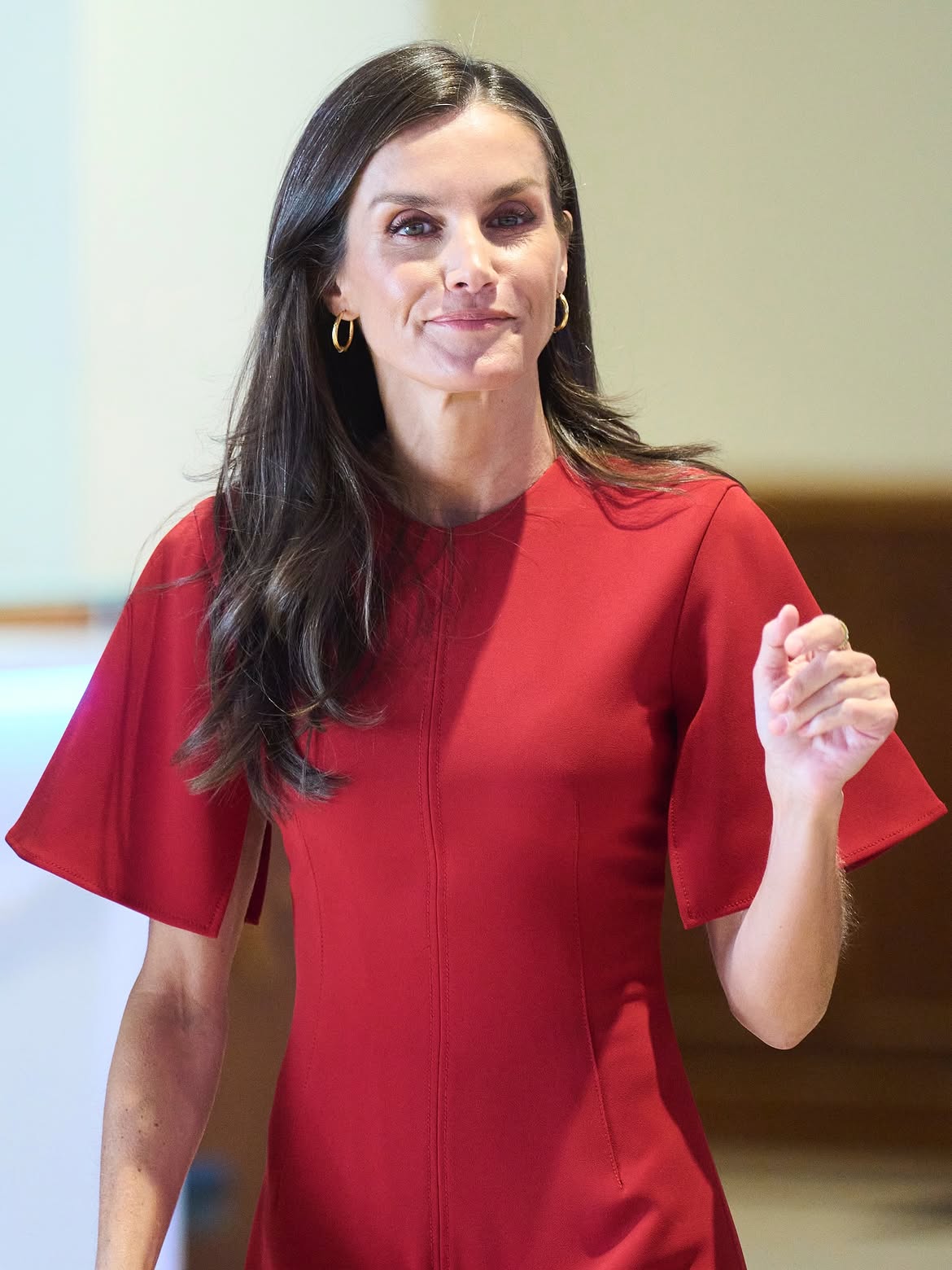 Sau tuổi 40 , phụ nữ n&ecirc;n tr&aacute;nh kiểu mặc g&acirc;y mất d&aacute;ng như Vương hậu Letizia - Ảnh 9.
