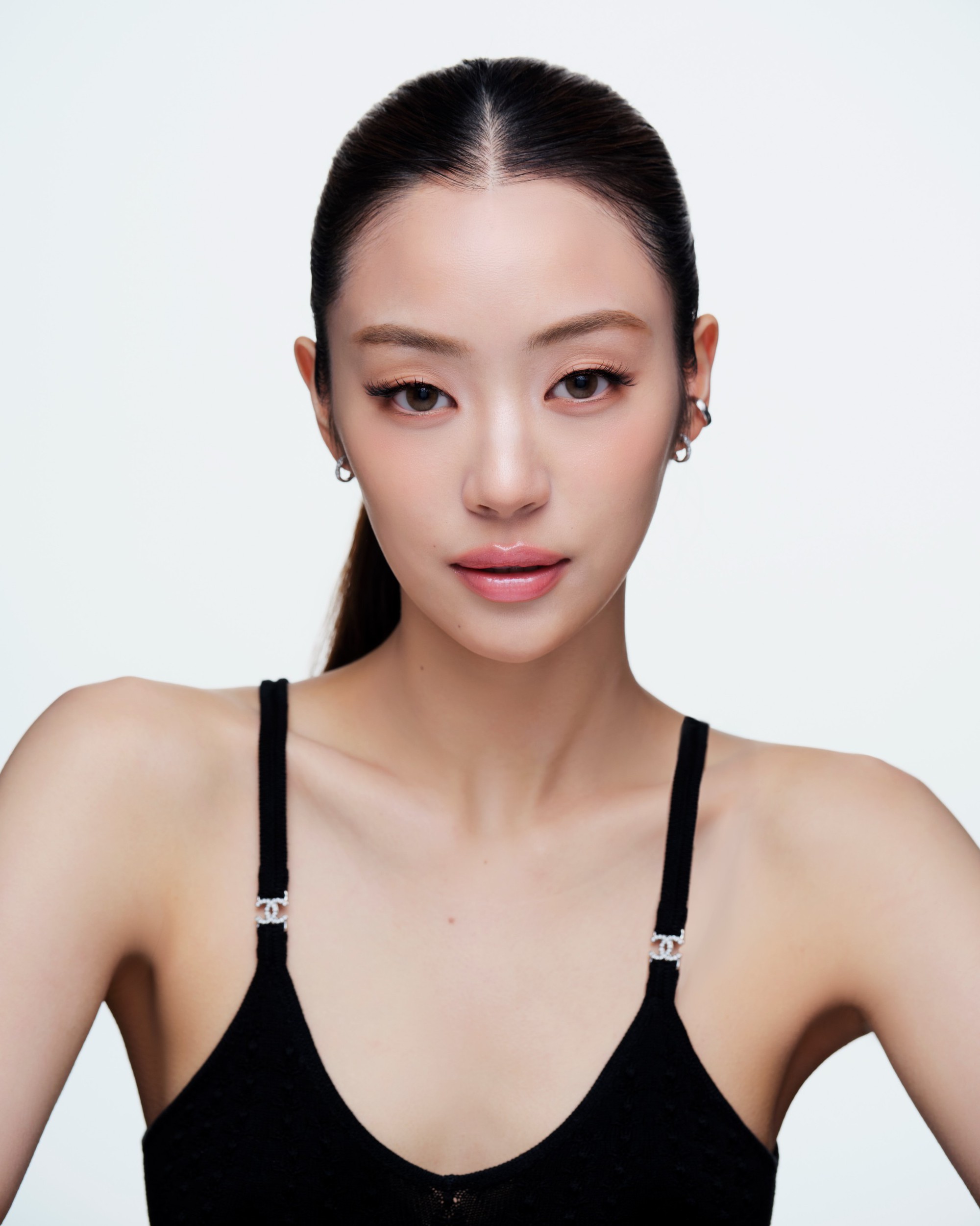 Tiểu thư Th&aacute;i Lan Miu Natsha: Nhan sắc kh&ocirc;ng ngh&egrave;o nổi tại show diễn Chanel 2026 - Ảnh 12.
