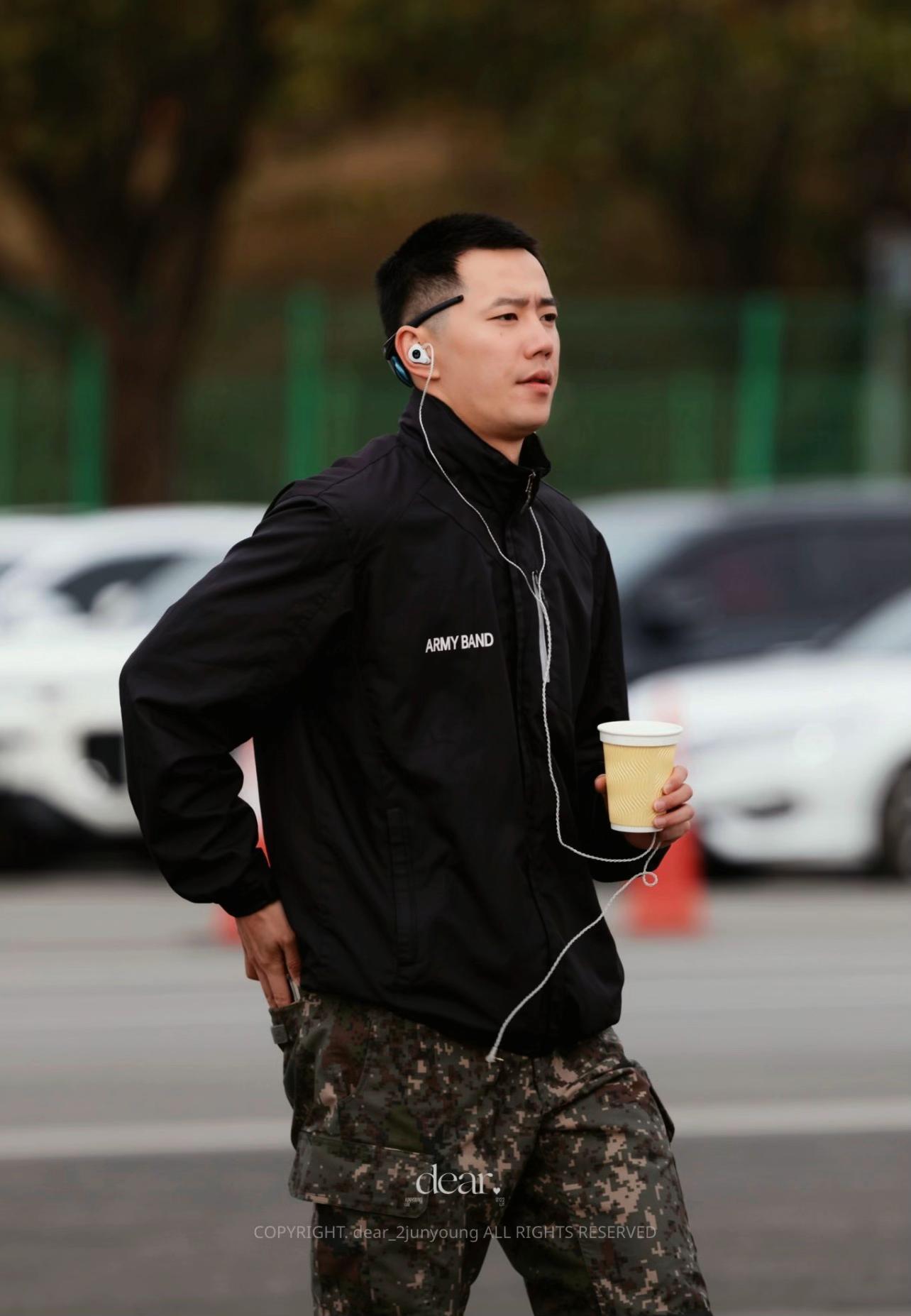 Lee Jun Young nổi bật hơn sau nhập ngũ với kiểu t&oacute;c 3 ph&acirc;n nam t&iacute;nh - Ảnh 6.