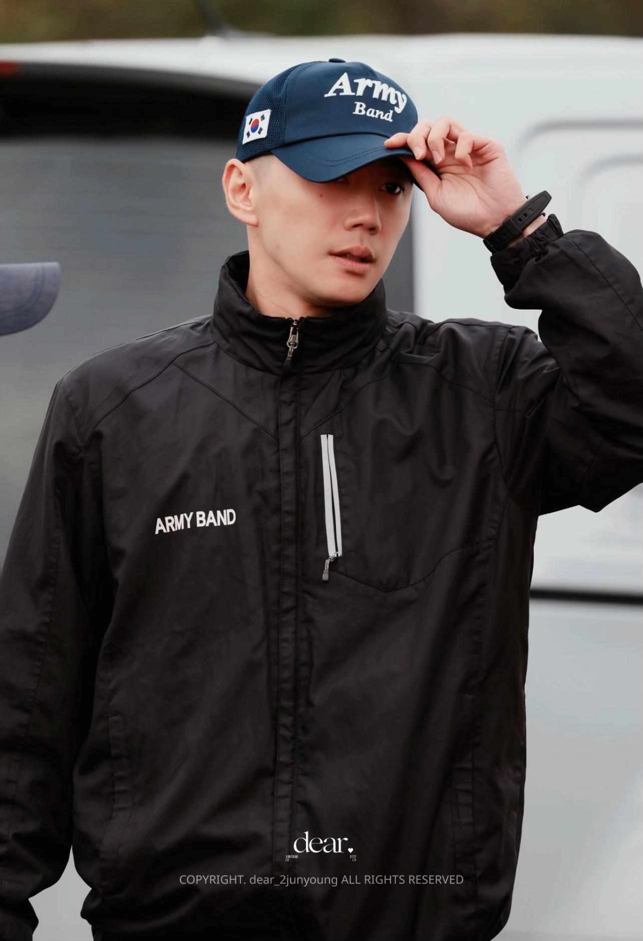 Lee Jun Young nổi bật hơn sau nhập ngũ với kiểu t&oacute;c 3 ph&acirc;n nam t&iacute;nh - Ảnh 5.