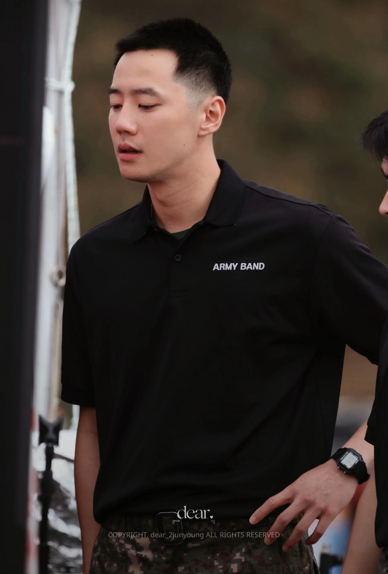 Lee Jun Young nổi bật hơn sau nhập ngũ với kiểu t&oacute;c 3 ph&acirc;n nam t&iacute;nh - Ảnh 3.