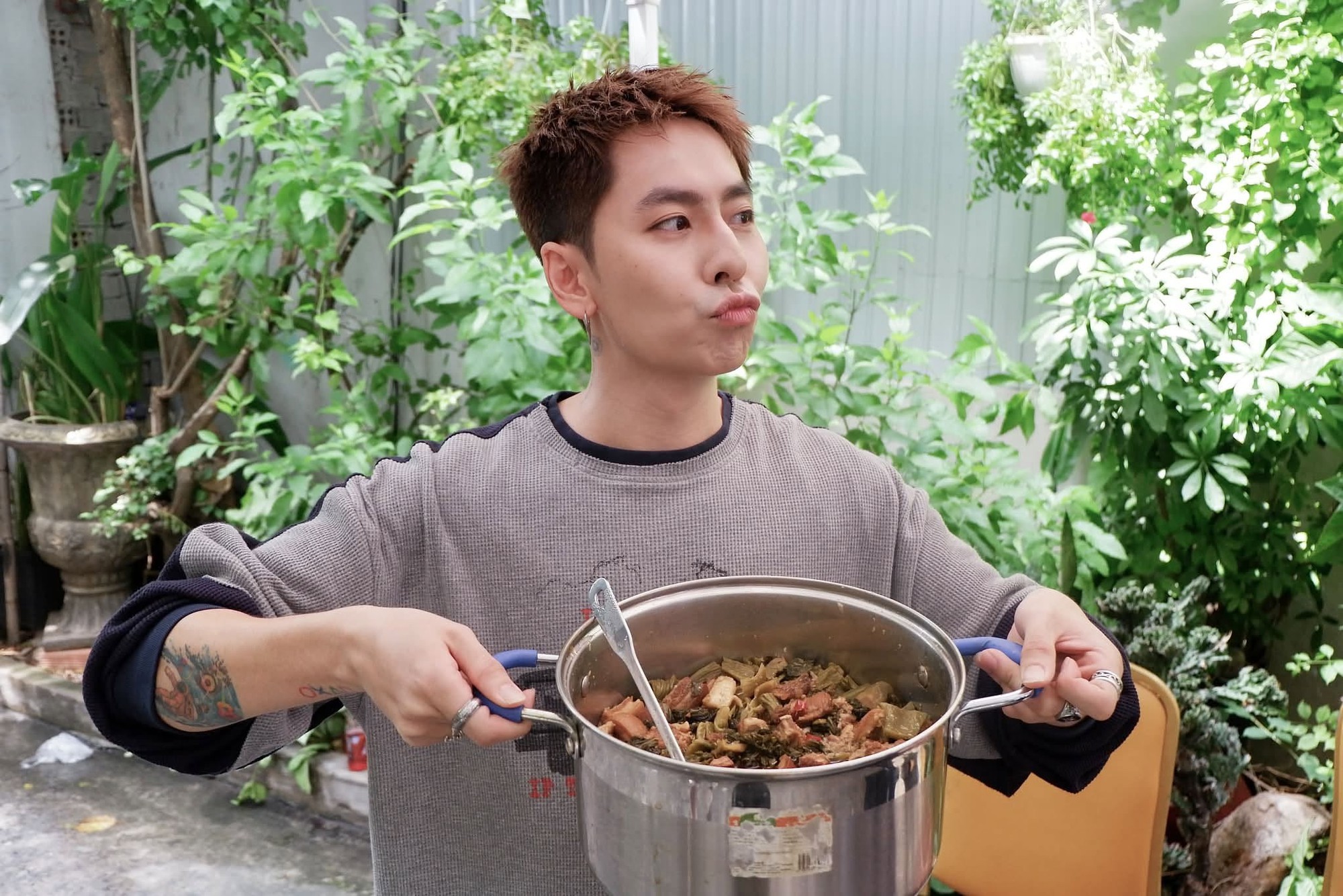 Mối quan hệ đặc biệt giữa MC Khánh Vy và Osad từ năm 2018 đến nay - Ảnh 10. Mối quan hệ đặc biệt giữa MC Khánh Vy và Osad từ năm 2018 đến nay - Ảnh 10.