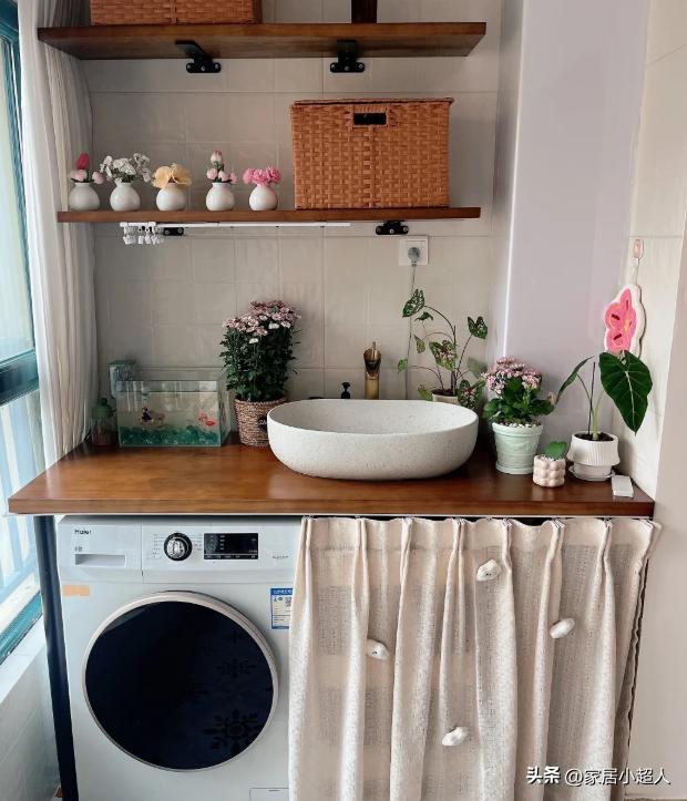 Ph&ograve;ng tắm nhỏ đừng cố nh&eacute;t bồn rửa v&agrave;o trong: 4 c&aacute;ch bố tr&iacute; mới vừa rộng hơn vừa đẹp hơn - Ảnh 5.