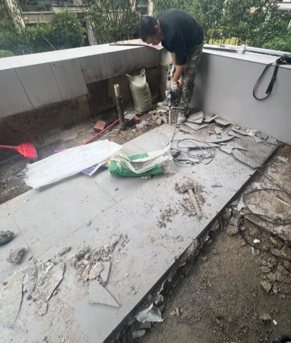 Mua căn hộ tầng thấp được tặng sân rộng, chủ nhà hí hửng làm vườn: 6 tháng sau phải tháo gần hết vì 4 rắc rối này - Ảnh 4.