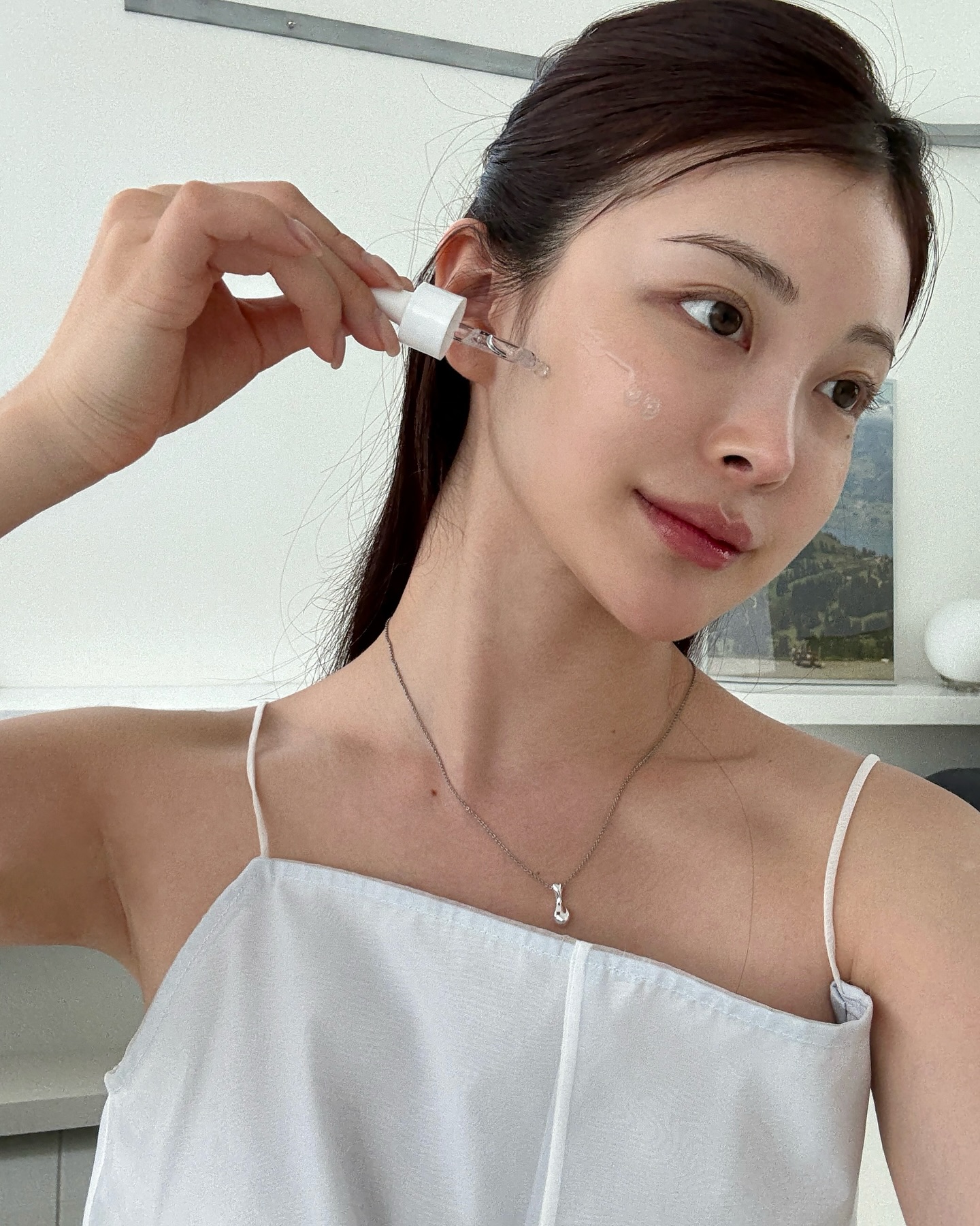 Vì sao nhất định phải có serum trong quy trình chăm sóc da, đặc biệt là khi chống lão hóa?- Ảnh 1. Vì sao nhất định phải có serum trong quy trình chăm sóc da, đặc biệt là khi chống lão hóa?- Ảnh 1.