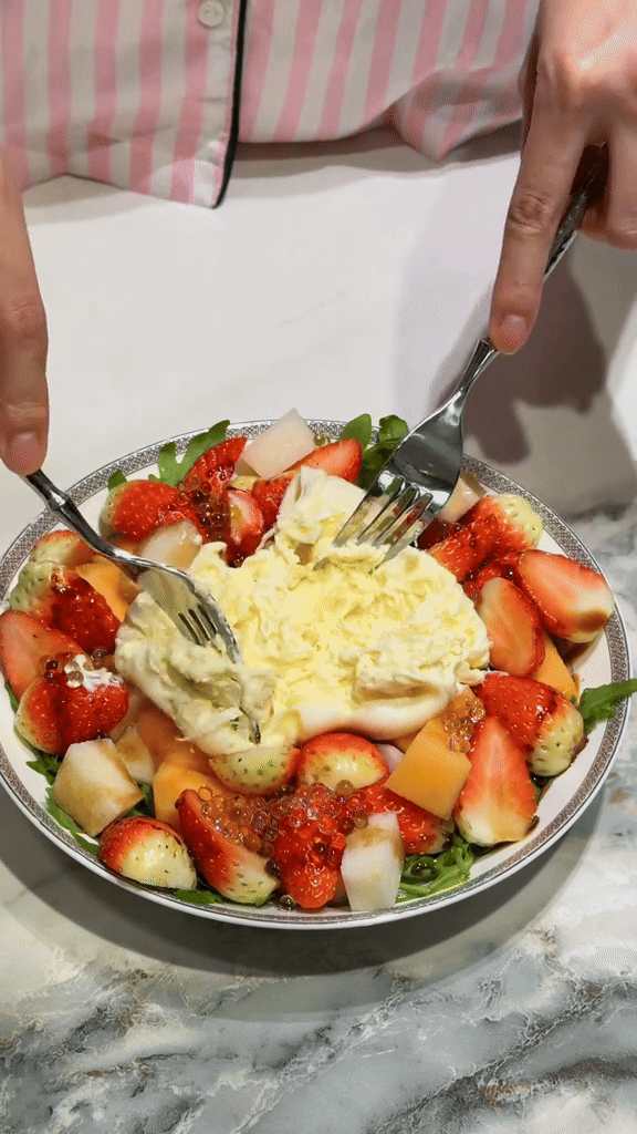 Đỗ H&agrave; bị Viết Vương giật spotlight, đu trend l&agrave;m salad nhưng d&acirc;n mạng chỉ ch&uacute; &yacute; đến điều n&agrave;y- Ảnh 7.