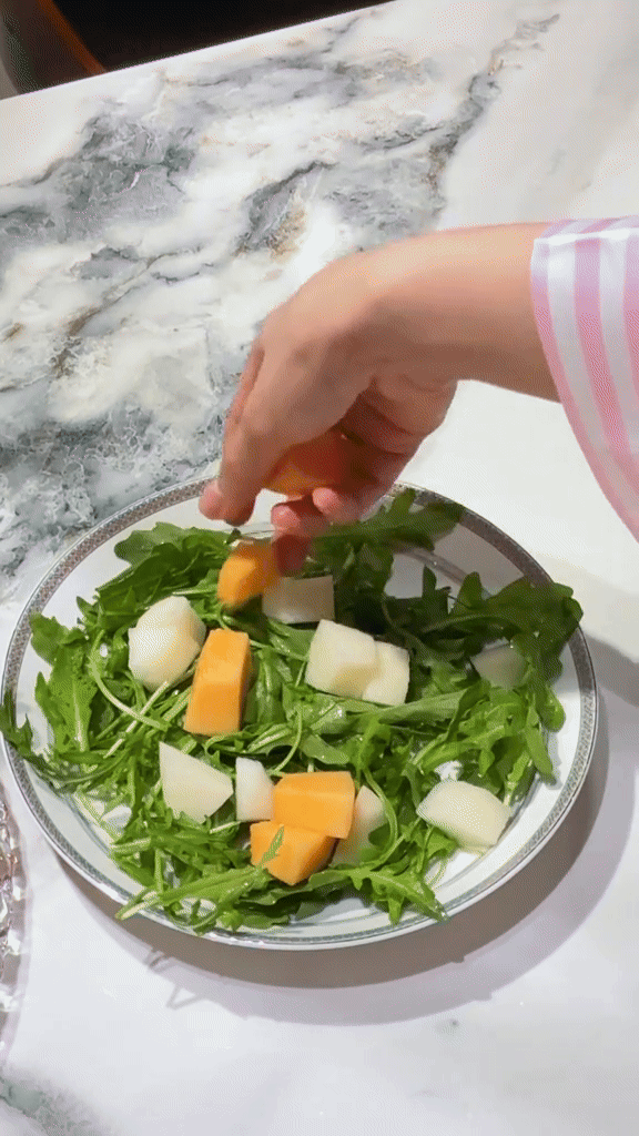 Đỗ H&agrave; bị Viết Vương giật spotlight, đu trend l&agrave;m salad nhưng d&acirc;n mạng chỉ ch&uacute; &yacute; đến điều n&agrave;y- Ảnh 2.