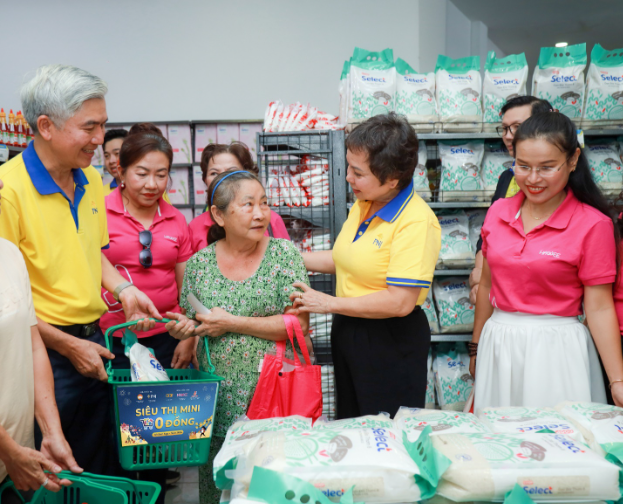 Si&ecirc;u thị mini 0 đồng 2026: PNJ lan tỏa Tết y&ecirc;u thương đến 15.000 b&agrave; con - Ảnh 1.