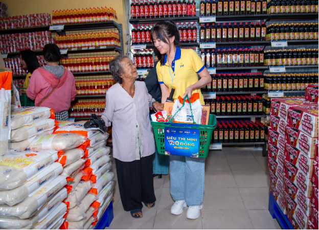 Si&ecirc;u thị mini 0 đồng 2026: PNJ lan tỏa Tết y&ecirc;u thương đến 15.000 b&agrave; con - Ảnh 6.