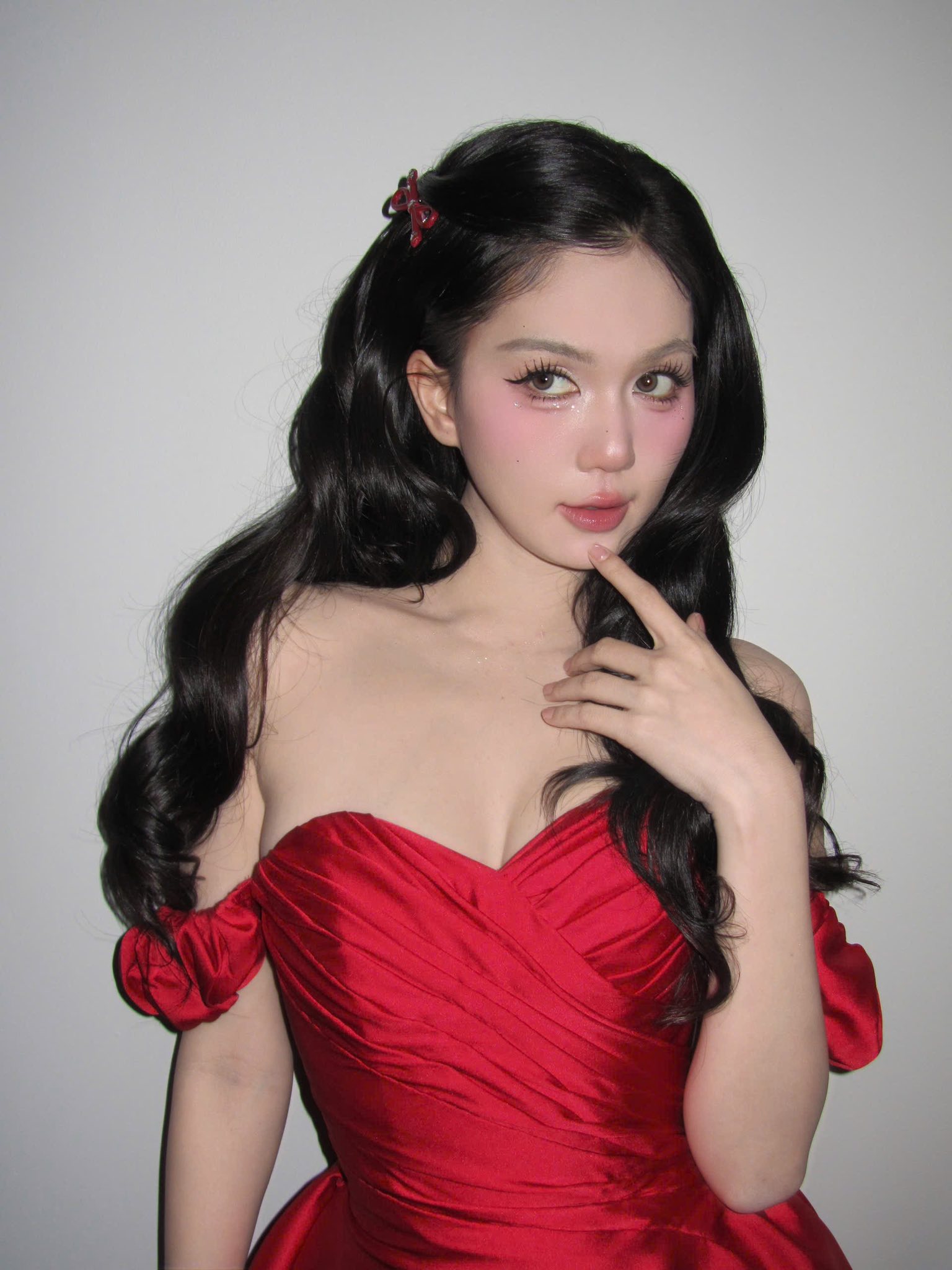 Lộ ảnh Ngọc Trinh ra mắt gia đ&igrave;nh 1 nam diễn vi&ecirc;n Vbiz gi&agrave;u c&oacute;, đẹp trai - Ảnh 7.