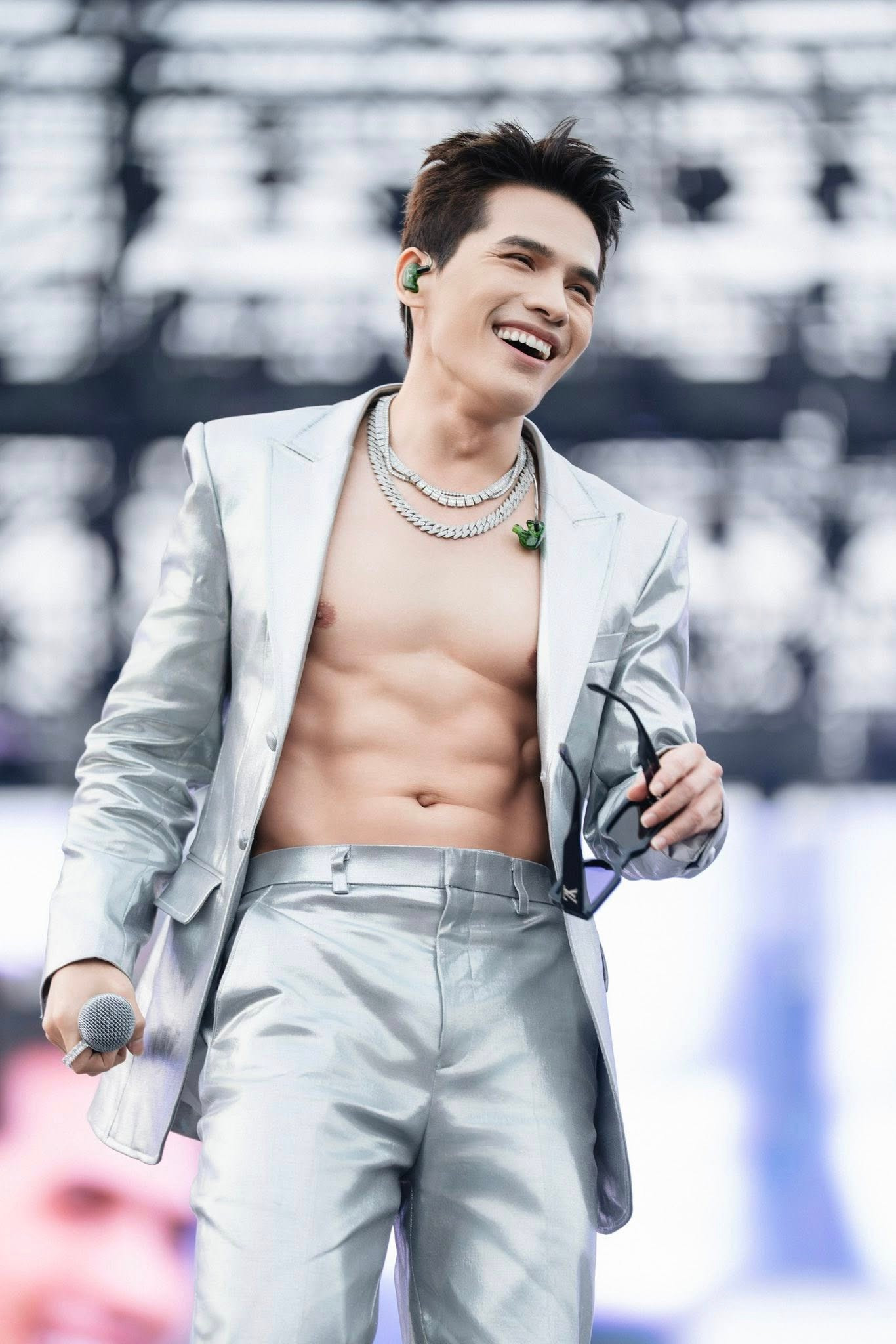 C&aacute;t - x&ecirc; ca sĩ Việt 2026 tăng ch&oacute;ng mặt - Ảnh 17.