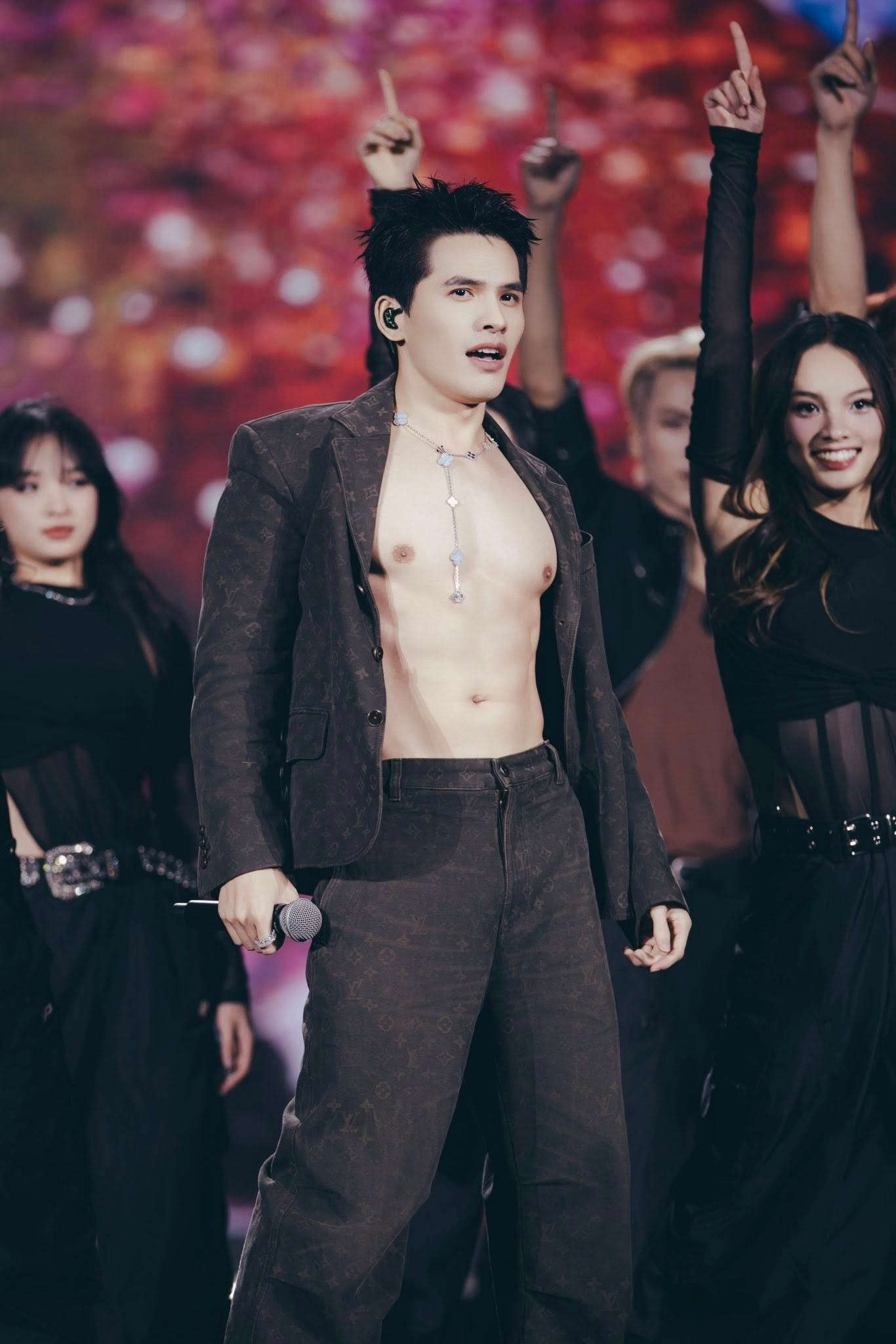 C&aacute;t - x&ecirc; ca sĩ Việt 2026 tăng ch&oacute;ng mặt - Ảnh 16.