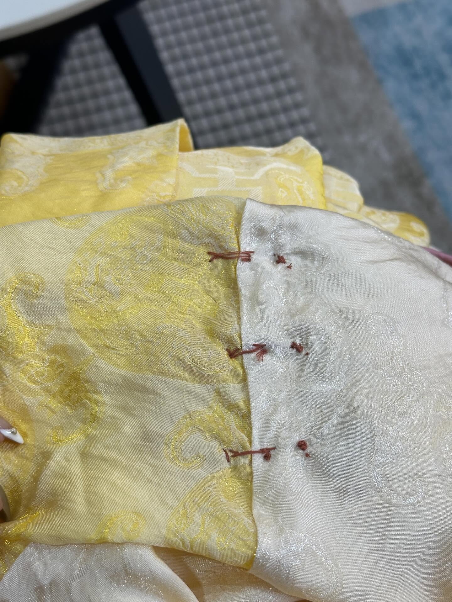 Hội chị em cạn lời với đường may ẩu bên trong chiếc áo dài gần 2 triệu đồng: 