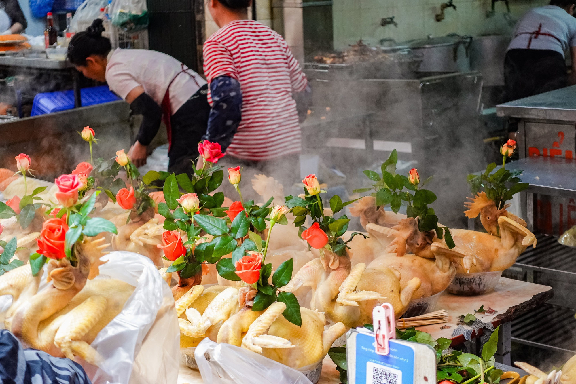 G&agrave; luộc 1 triệu / con tại chợ H&agrave;ng B&egrave; - xu hướng mua sắm c&uacute;ng &ocirc;ng C&ocirc;ng &ocirc;ng T&aacute;o 2026 - Ảnh 8.