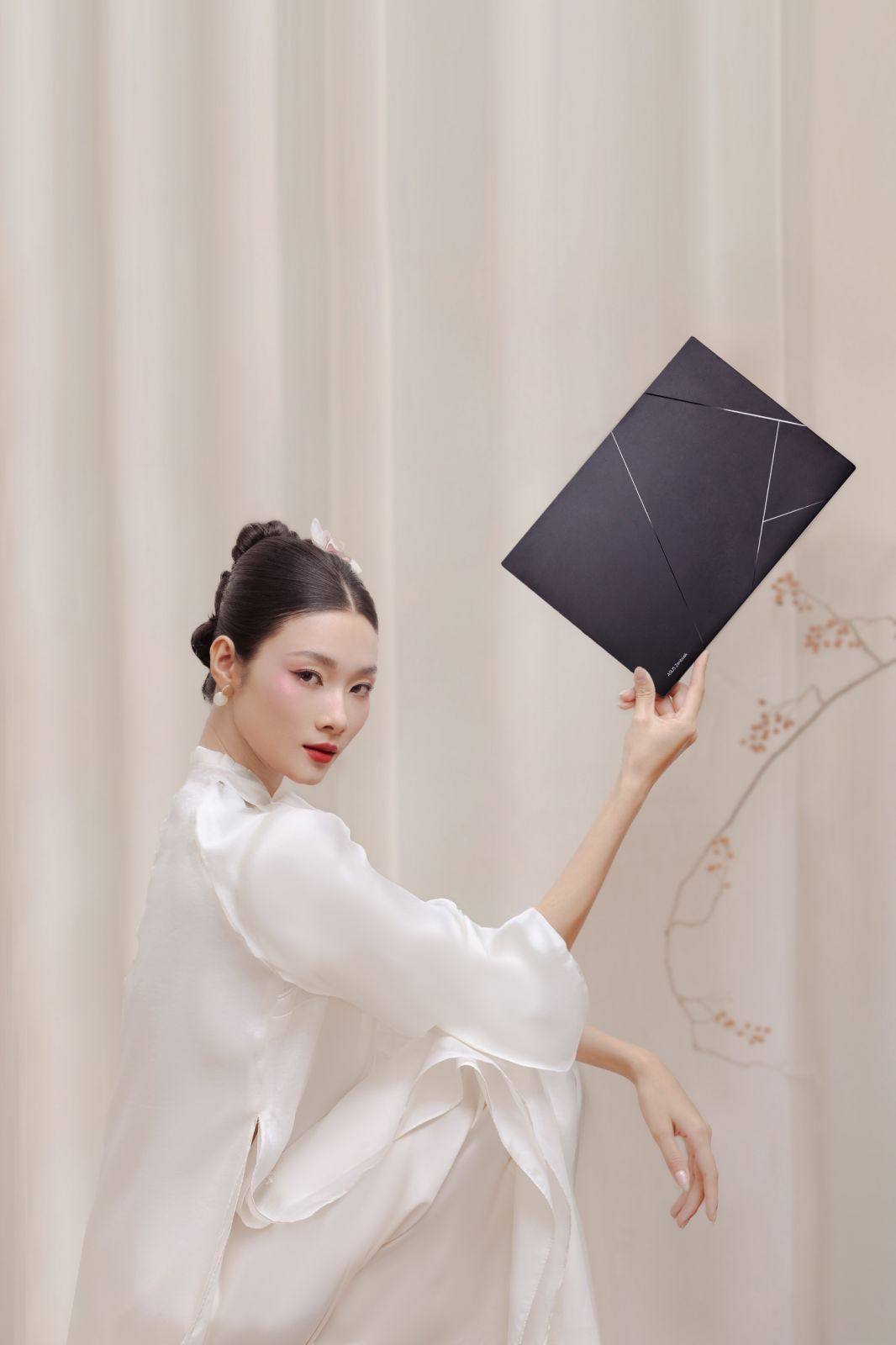 Zenbook 14, mẫu laptop với thiết kế chạm cảm x&uacute;c- Ảnh 5.