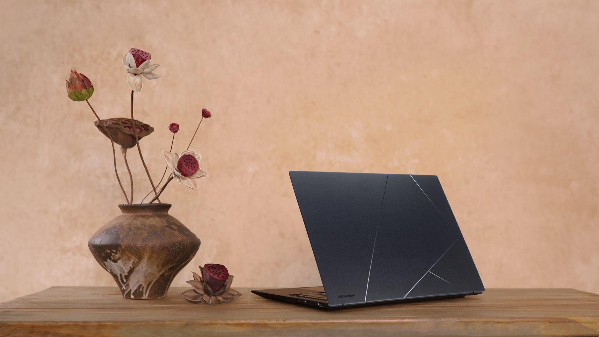 Zenbook 14, mẫu laptop với thiết kế chạm cảm x&uacute;c- Ảnh 8.