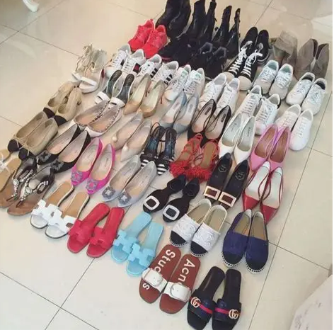 Người phụ nữ mua sỉ gi&agrave;y qua livestream , nhận h&agrave;ng k&eacute;m chất lượng: Ai chịu tr&aacute;ch nhiệm? - Ảnh 1.