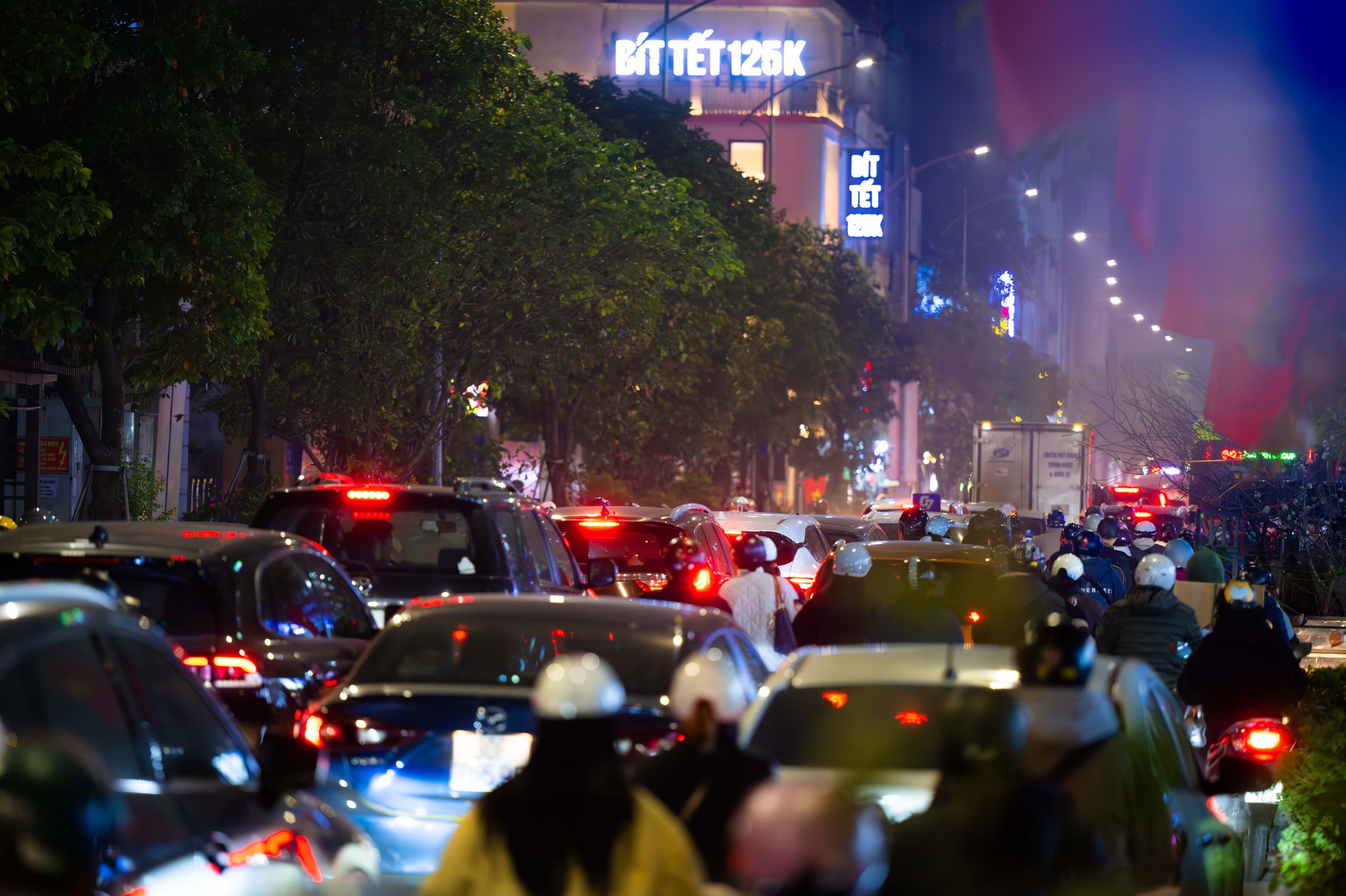 H&agrave; Nội tắc đường nghi&ecirc;m trọng trước Tết Nguy&ecirc;n đ&aacute;n 2026: Một giờ vẫn chưa tho&aacute;t nổi - Ảnh 11.