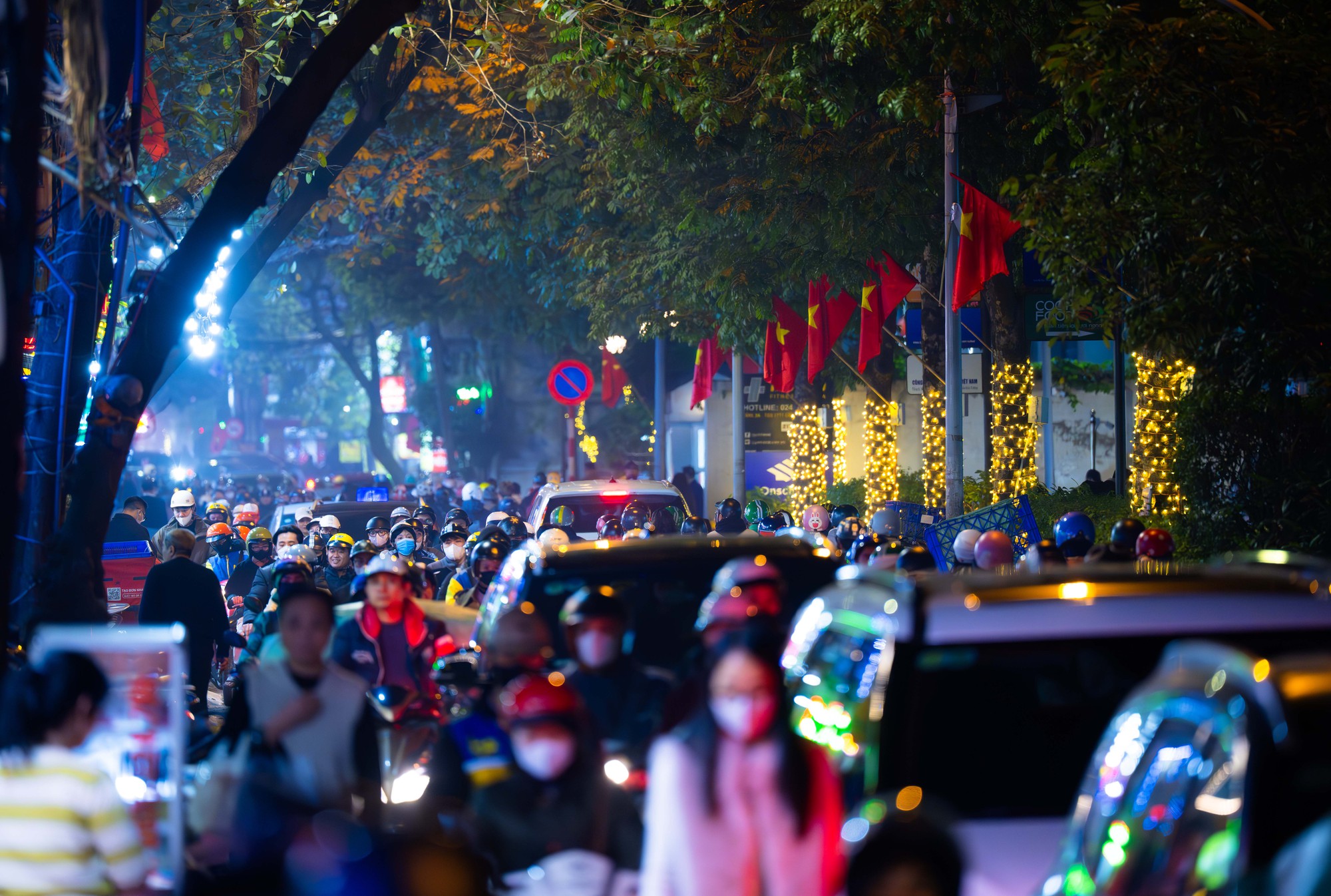 H&agrave; Nội tắc đường nghi&ecirc;m trọng trước Tết Nguy&ecirc;n đ&aacute;n 2026: Một giờ vẫn chưa tho&aacute;t nổi - Ảnh 10.