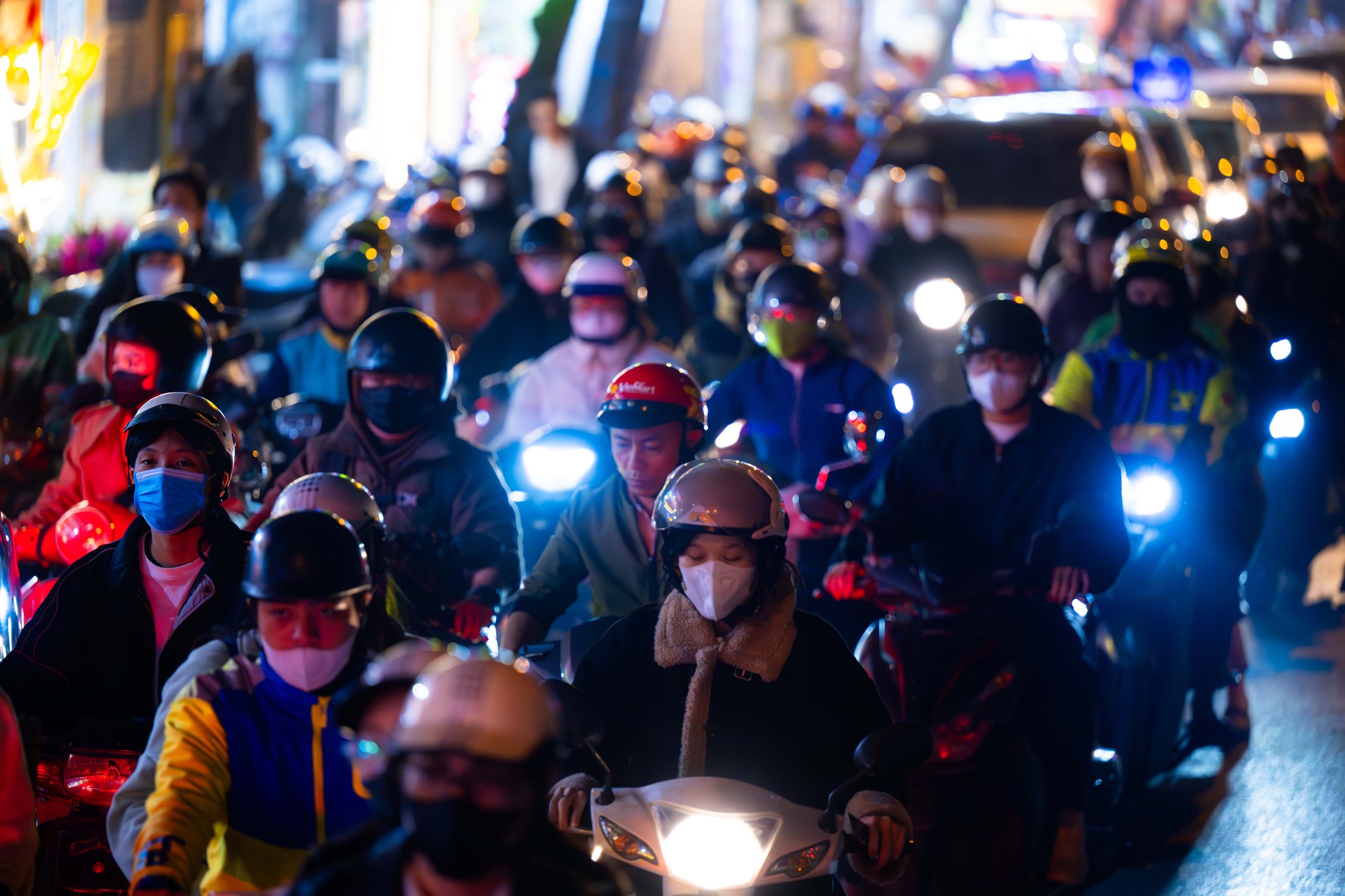 H&agrave; Nội tắc đường nghi&ecirc;m trọng trước Tết Nguy&ecirc;n đ&aacute;n 2026: Một giờ vẫn chưa tho&aacute;t nổi - Ảnh 7.