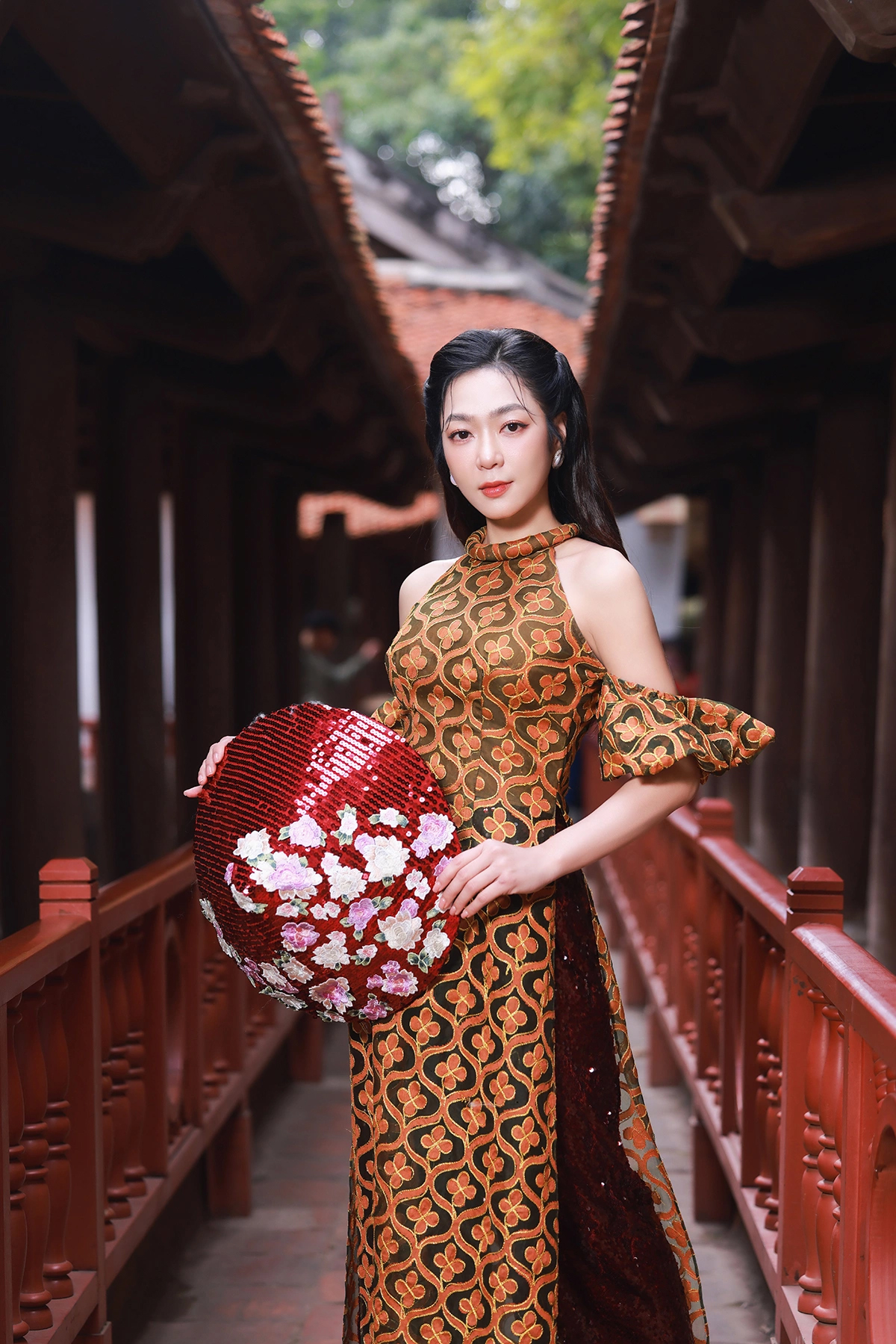 Hà Thanh Xuân xứng danh mỹ nhân không tuổi trong áo dài Tết: Mỗi sáng ngủ dậy đều uống 1 thứ được coi là 