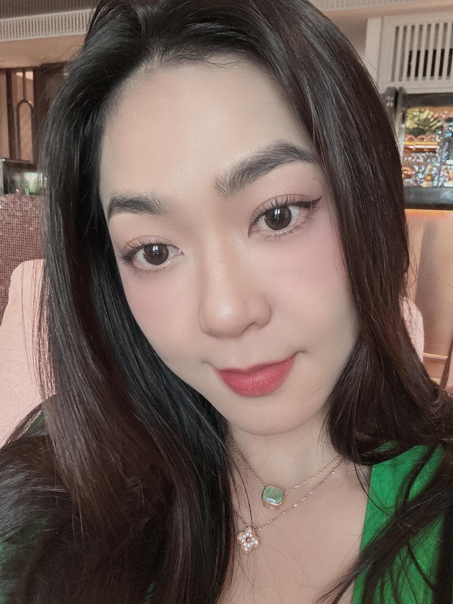 Hà Thanh Xuân xứng danh mỹ nhân không tuổi trong áo dài Tết: Mỗi sáng ngủ dậy đều uống 1 thứ được coi là 