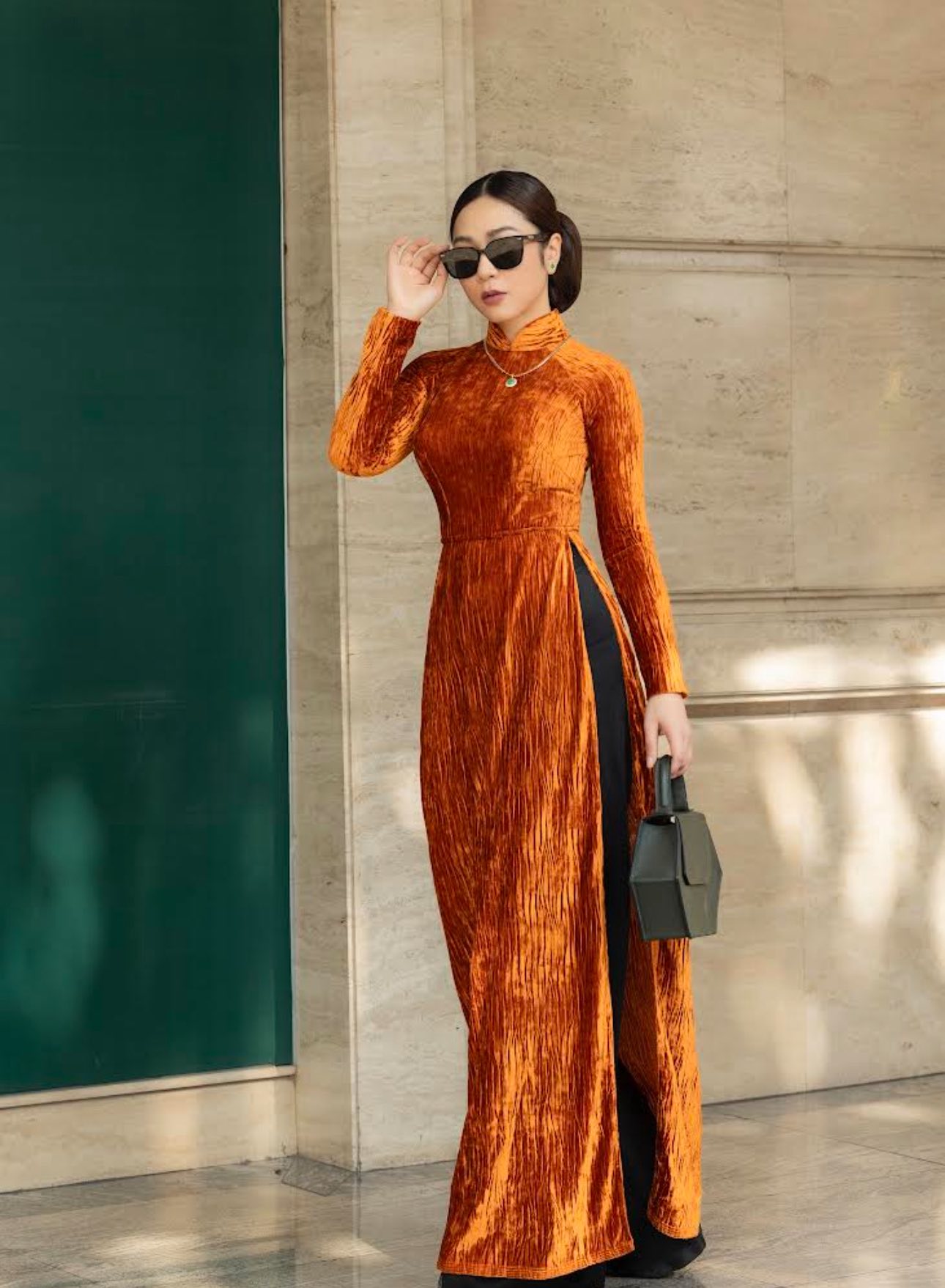 Hà Thanh Xuân xứng danh mỹ nhân không tuổi trong áo dài Tết: Mỗi sáng ngủ dậy đều uống 1 thứ được coi là 