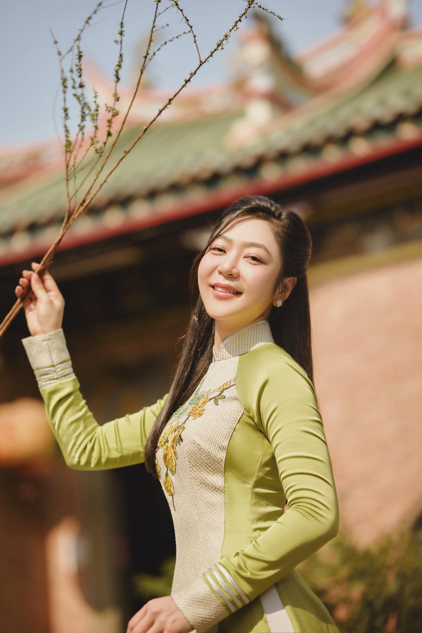 Hà Thanh Xuân xứng danh mỹ nhân không tuổi trong áo dài Tết: Mỗi sáng ngủ dậy đều uống 1 thứ được coi là 