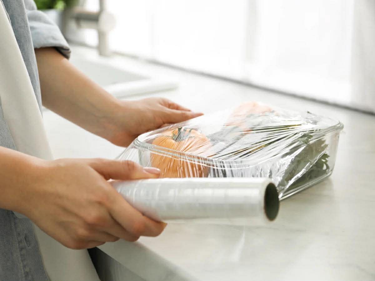 Đừng d&ugrave;ng m&agrave;ng bọc thực phẩm để bảo quản thức ăn thừa! C&aacute;c chuy&ecirc;n gia Nhật Bản tiết lộ phương ph&aacute;p kh&aacute; bất ngờ - Ảnh 2.